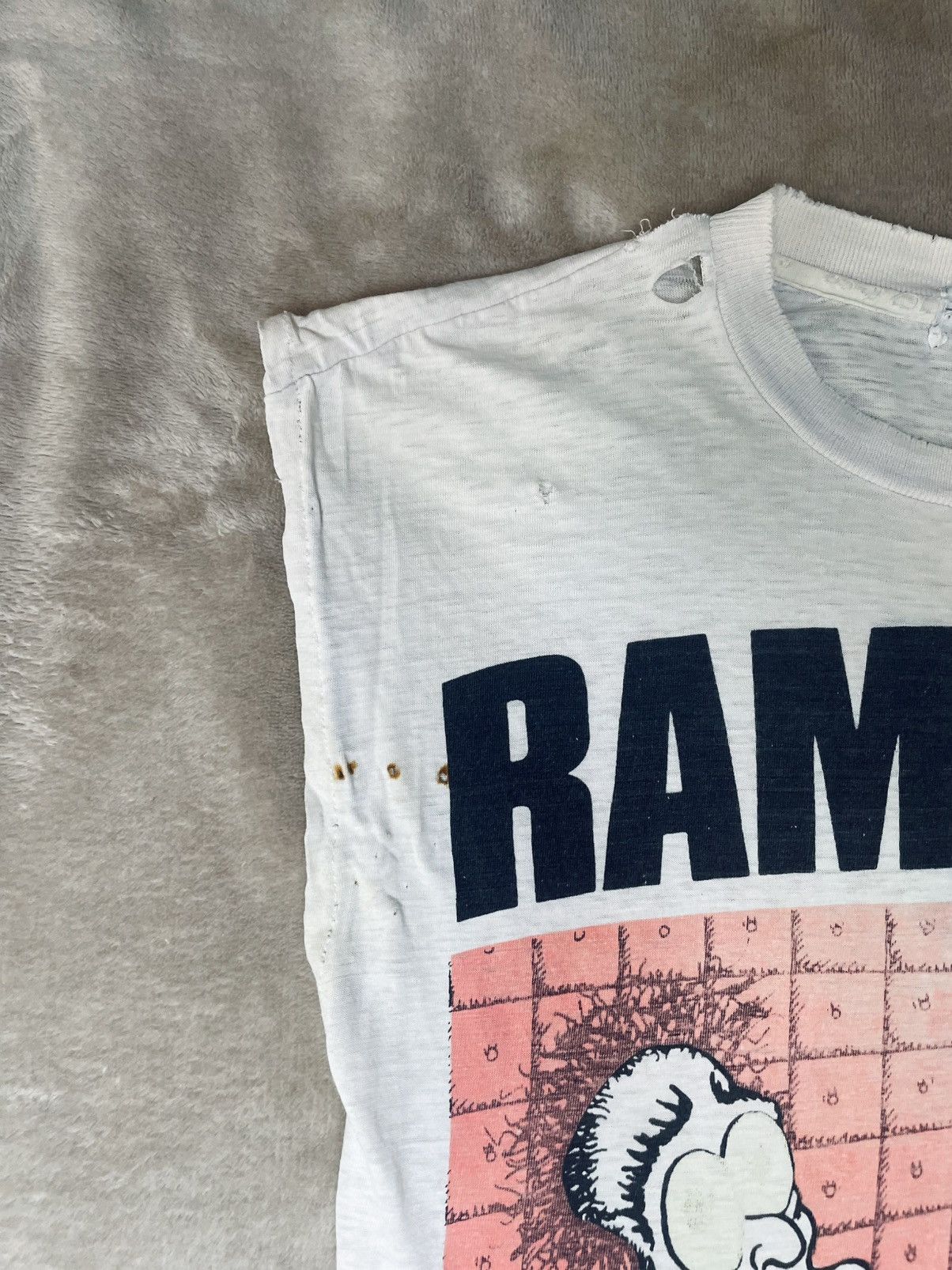 Other Ramones Vintage T-Shirt „Ramones Mania / I Wanna Be Well“ Size US S / EU 44-46 / 1 - 8 Thumbnail