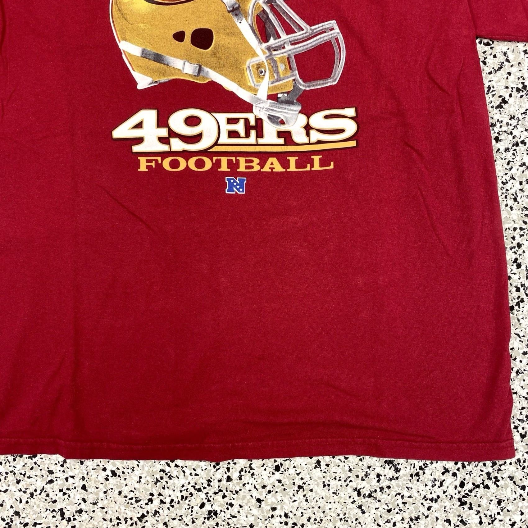 NFL VINTAGE NFL San Francisco 49ers Football Helmet T Shirt Large Red Cotton Mens Short Sleeve Crew Neck Logo Print 2000s Art California USA Stadium Size US L / EU 52-54 / 3 - 2 Thumbnail