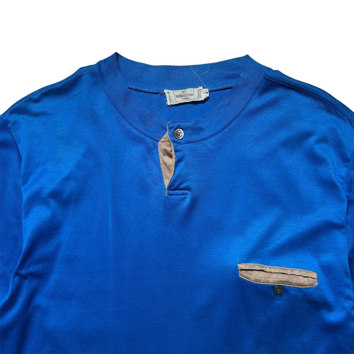 Valentino Vintage Valentino Logo Button Tshirt Size US S / EU 44-46 / 1 - 2 Thumbnail