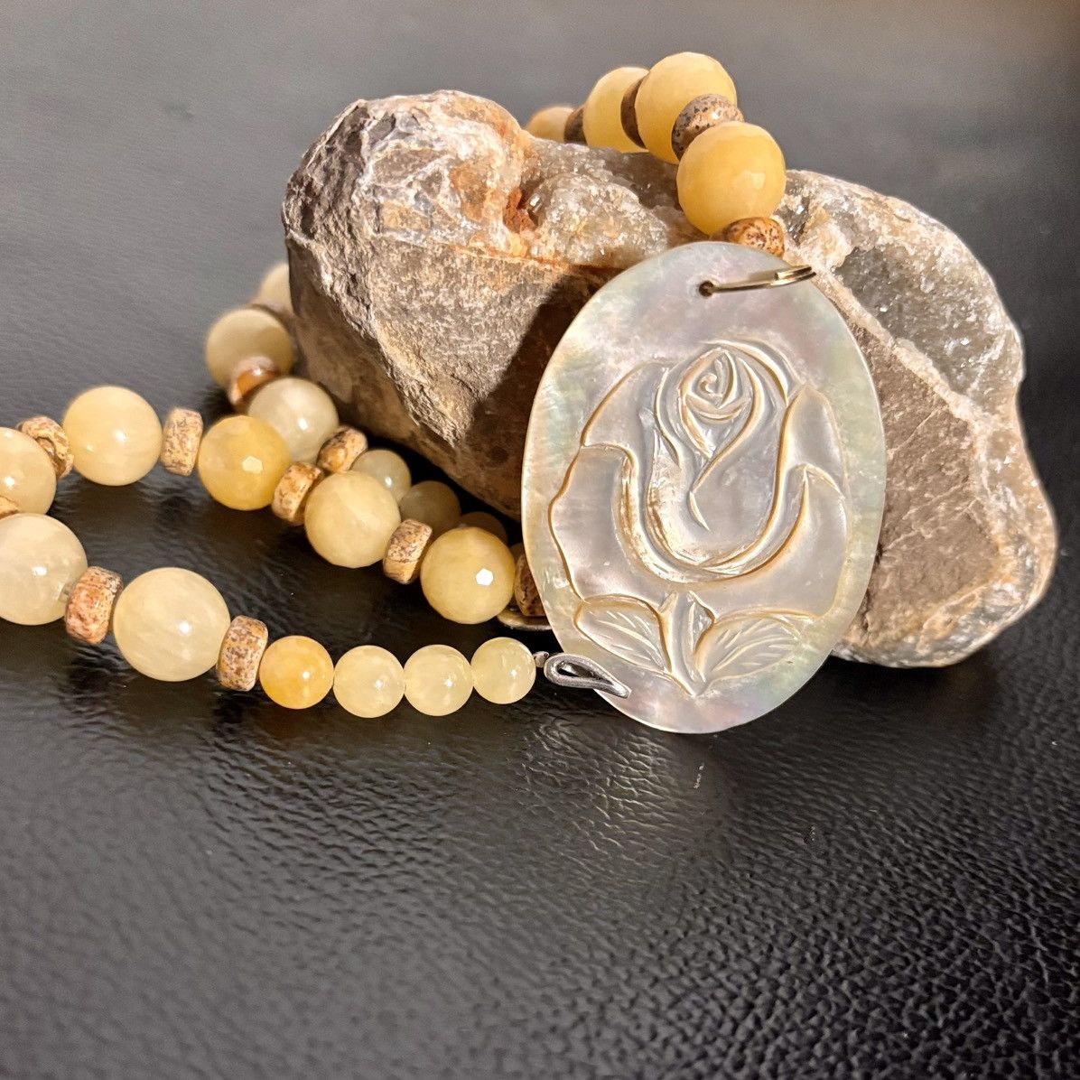 Other VTG 925 Real Honey Jade, Carved MOP Necklace 72.61 grams Size ONE SIZE - 1 Thumbnail