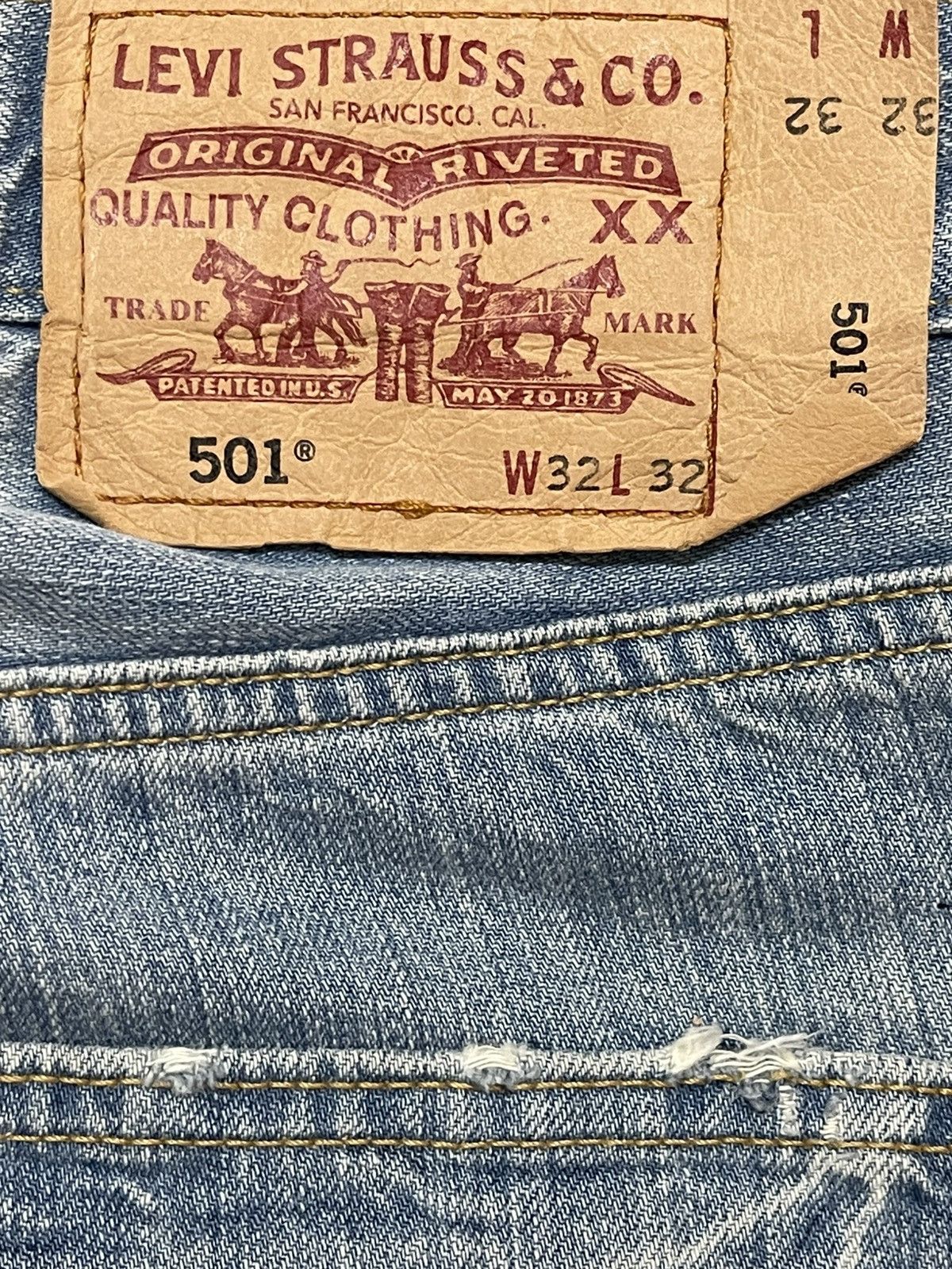Levi's Vintage 90s Levis 501 Light Blue Faded Wash Distress Loose Size US 32 / EU 48 - 9 Thumbnail