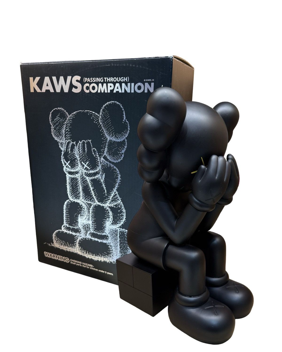 Kaws 2013 Kaws Passing Through Companion Black Figure with Box Size ONE SIZE - 1 Thumbnail