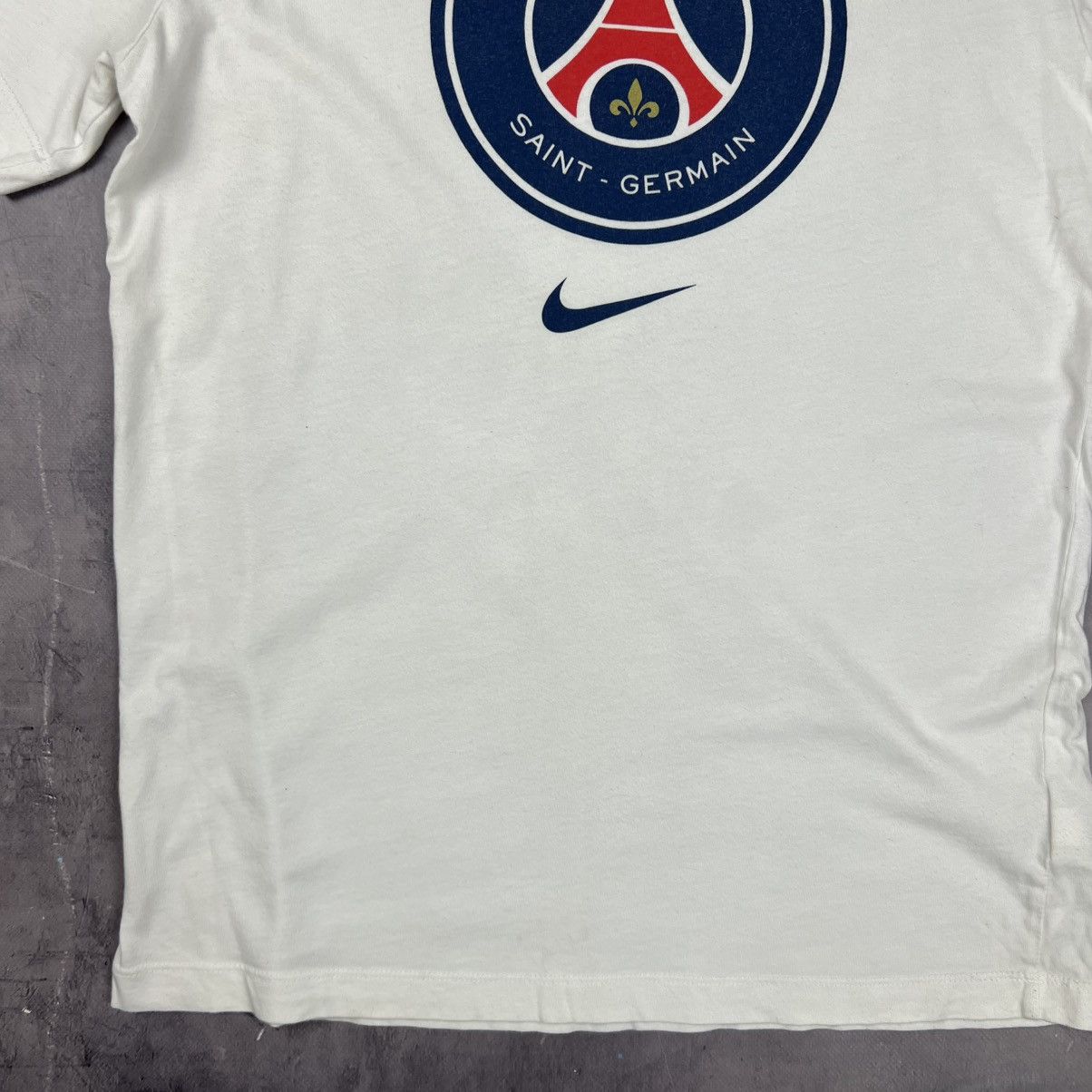 Nike Rare! Paris Saint Germain Nike PSG Big Logo Soccer Tee Size US M / EU 48-50 / 2 - 7 Thumbnail