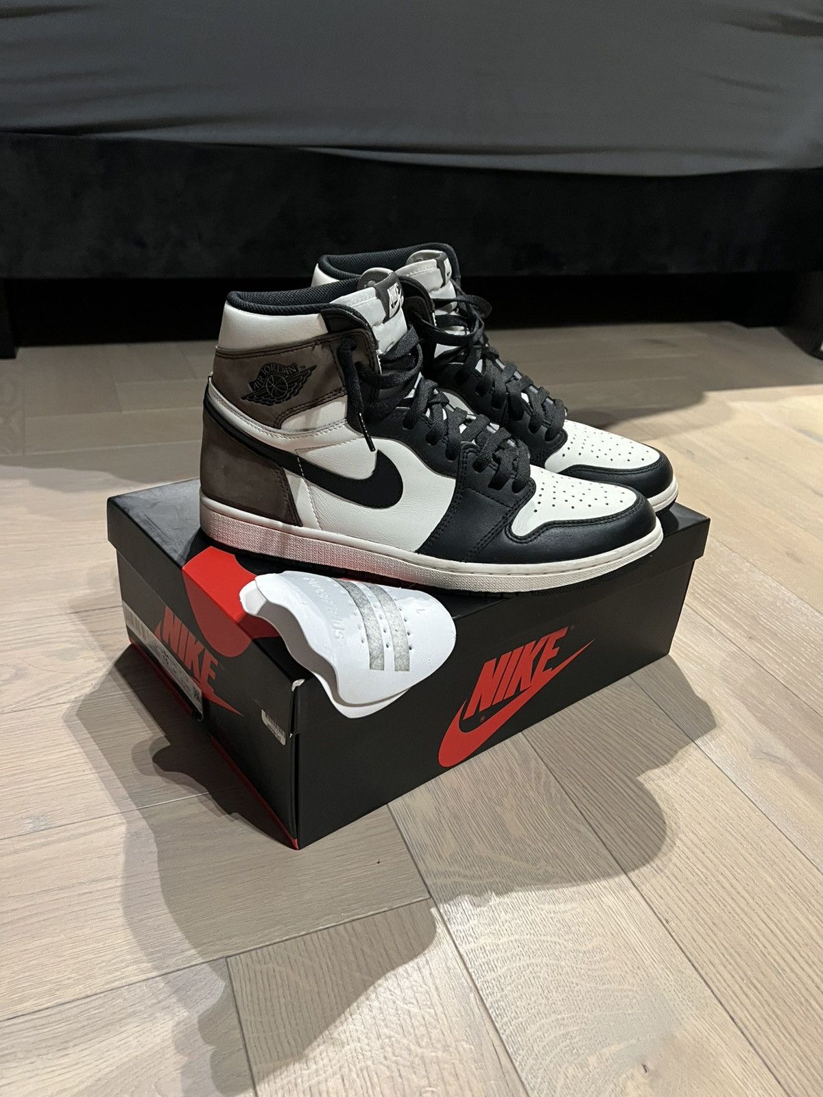 Jordan Brand × Nike Jordan 1 Mochas Size US 10 / EU 43 - 1 Thumbnail