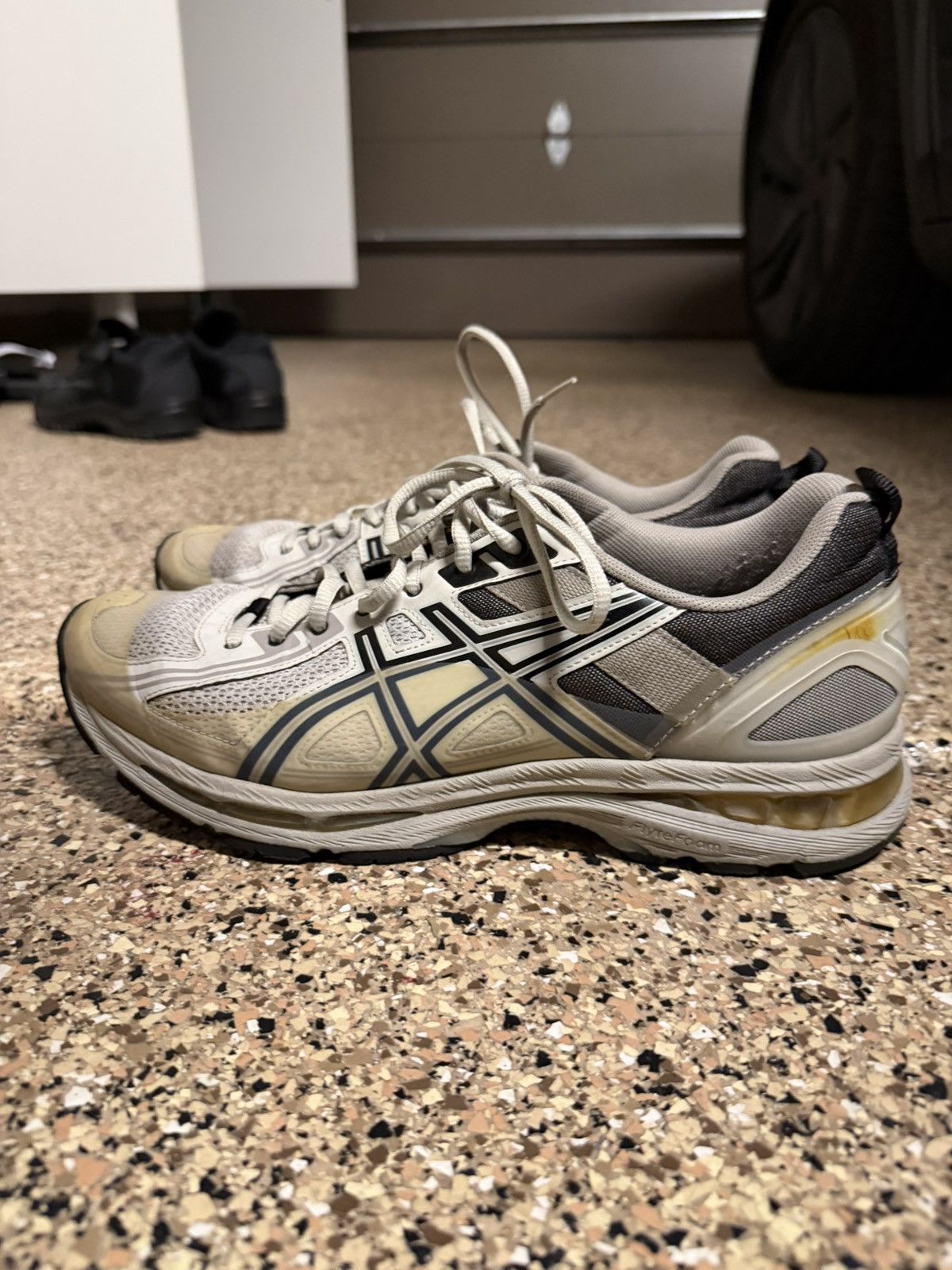 Asics × Kiko Kostadinov ASICS GEL-Burz 1 x Kiko Kostadinov Birch 2018 Size US 10 / EU 43 - 2 Thumbnail