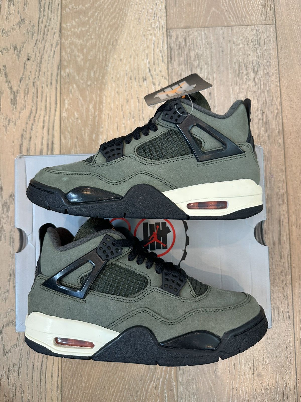 Jordan Brand × Undefeated Jordan 4 Retro OG SP Undefeated Size US 5.5 / EU 38 - 4 Thumbnail