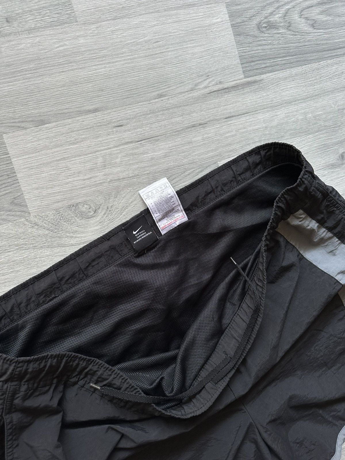 Nike × Nike ACG × Vintage Vintage nylon shorts Nike athletic 90s swoosh (size XL) Size US 42 / EU 58 - 6 Thumbnail