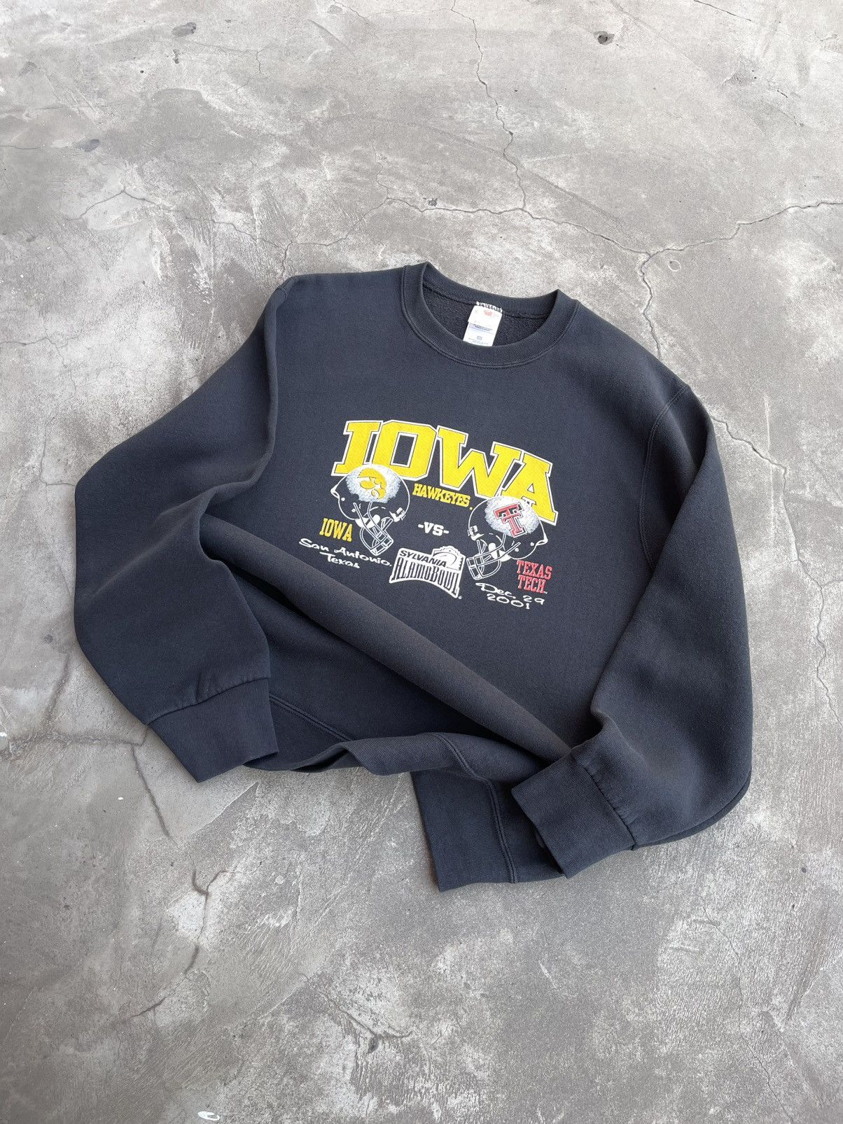 Vintage 2001 Iowa -vs- Texas Tech Sweatshirt Size US M / EU 48-50 / 2 - 6 Thumbnail