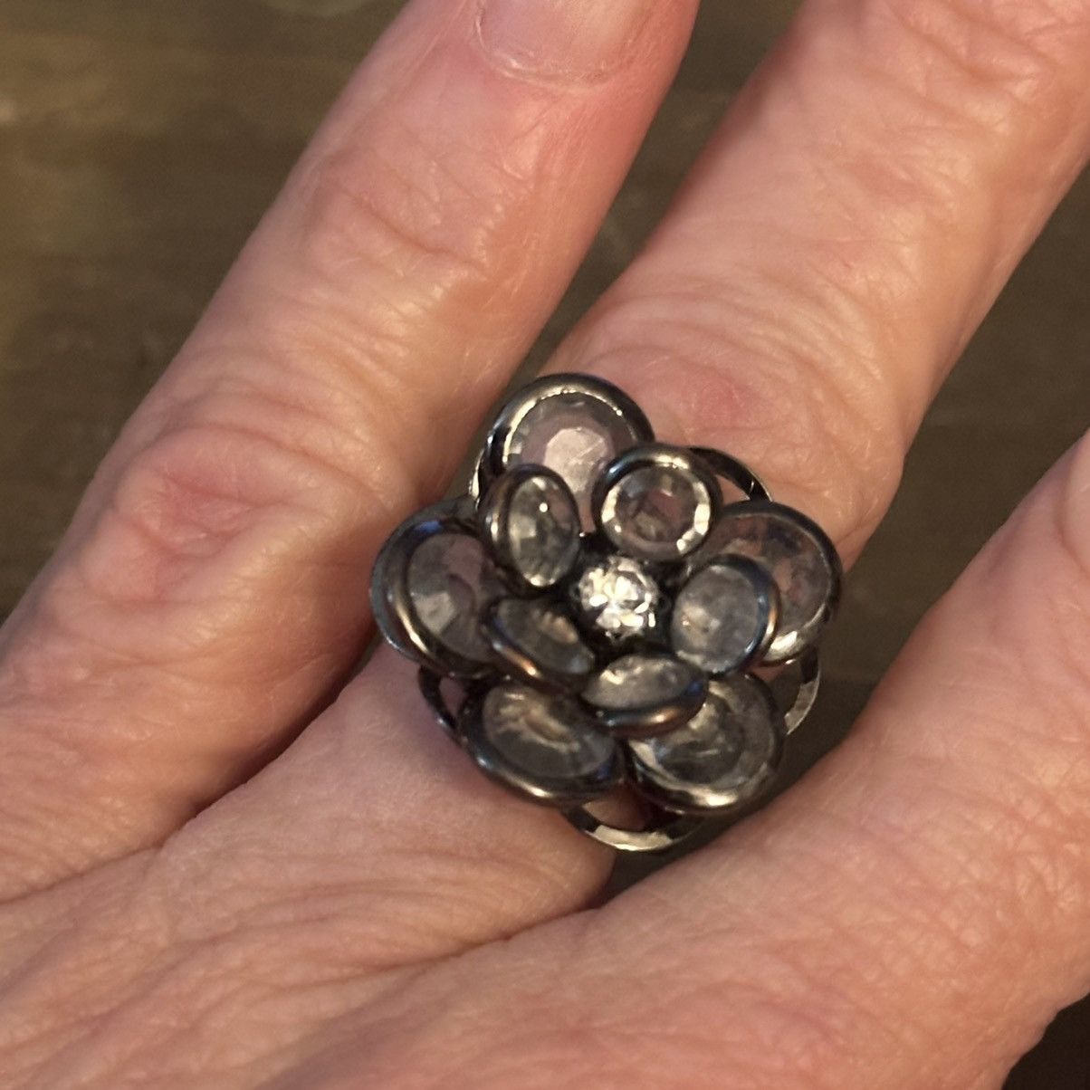 Other Vintage dark silver rhinestone flower ring Size ONE SIZE - 3 Thumbnail