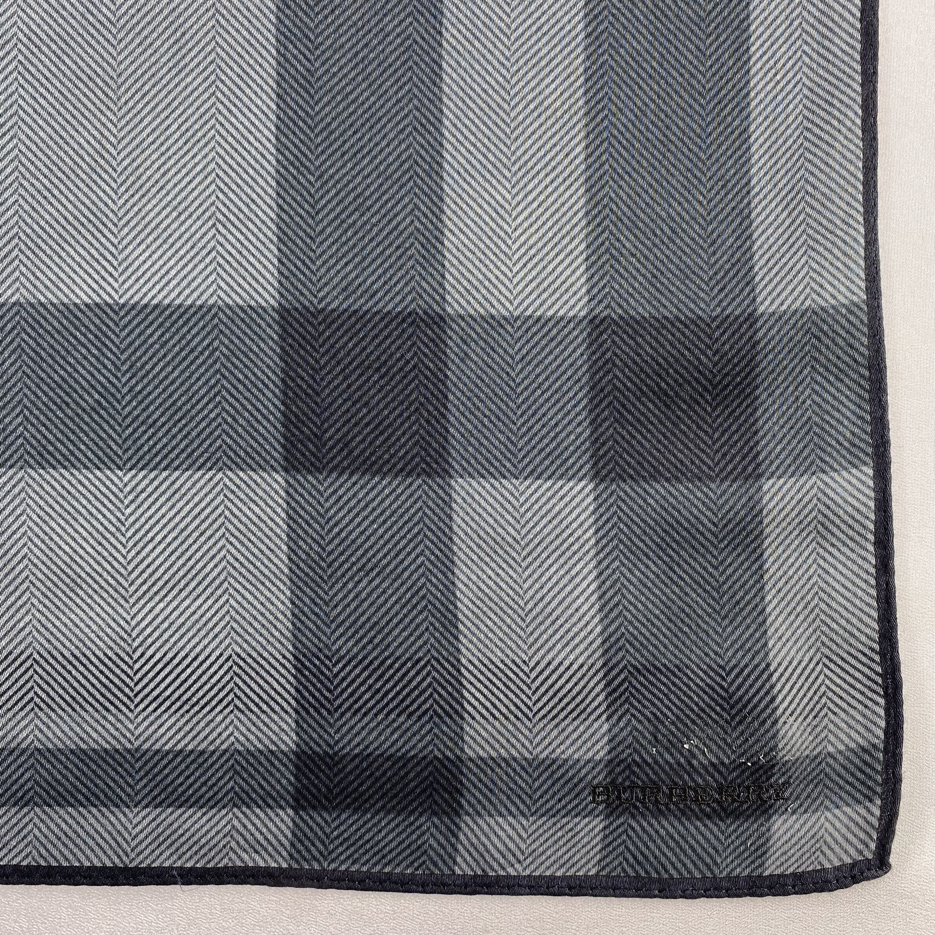 Burberry × Vintage Burberry Handkerchief / Neckerchief / Bandana-P1519 Size ONE SIZE - 3 Thumbnail