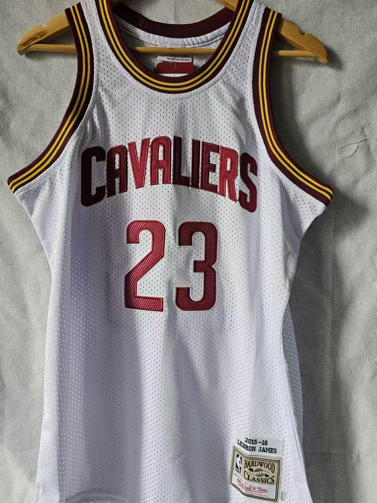 NBA Cleveland Cavaliers 23 LeBron James Jersey L Size US L / EU 52-54 / 3 - 2 Thumbnail