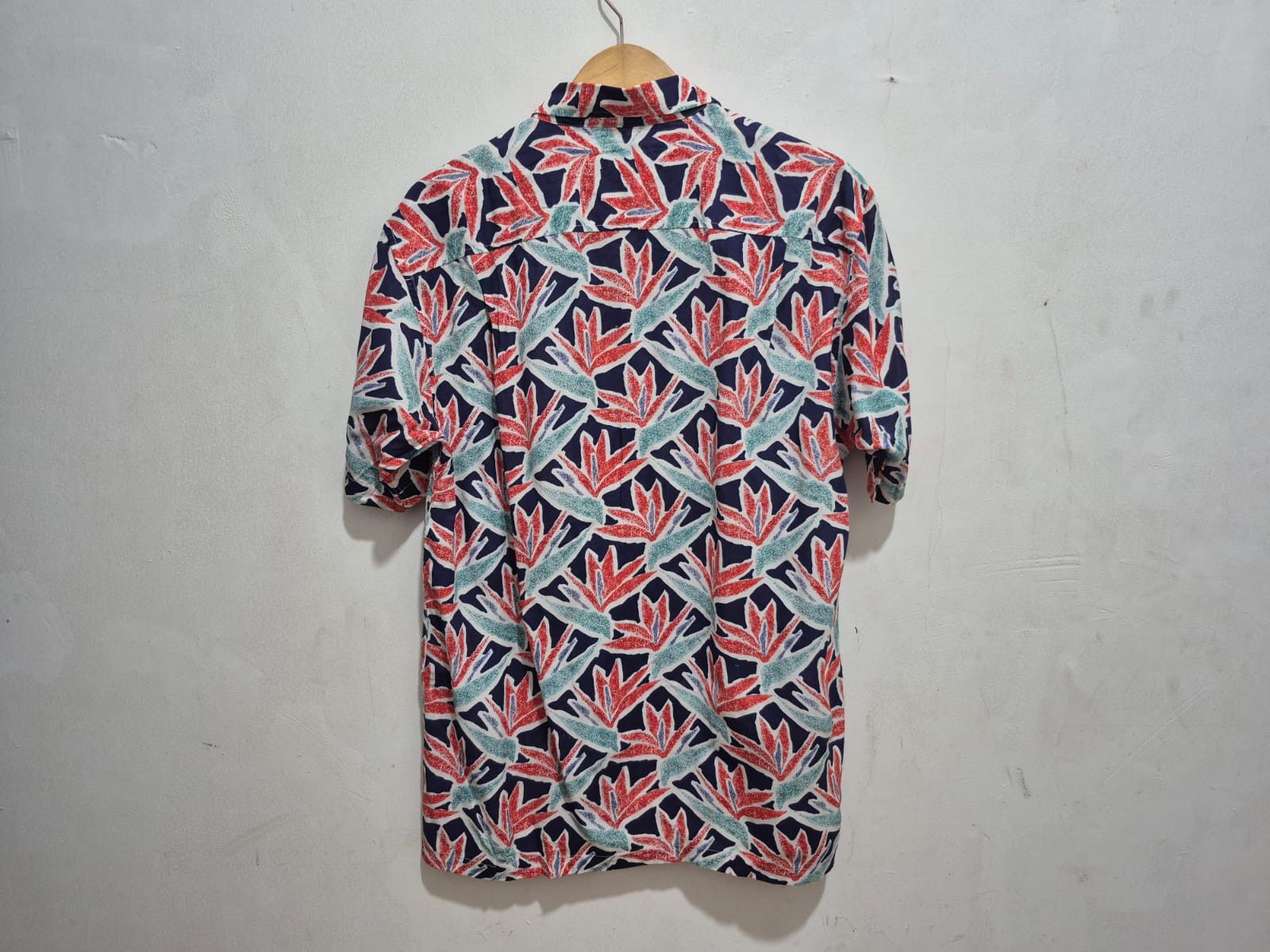 Saint Laurent Paris × Yves Saint Laurent Fit S to M, Vintage Yves saint Laurent Rayon Hawaiian Shirt Size US M / EU 48-50 / 2 - 3 Thumbnail
