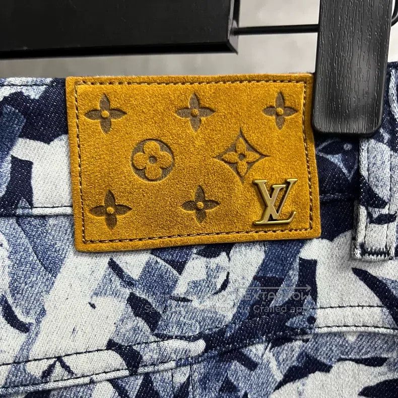 Louis Vuitton Louis Vuitton Multi-color graphic full-print multi-pocket Size US 36 / EU 52 - 3 Thumbnail