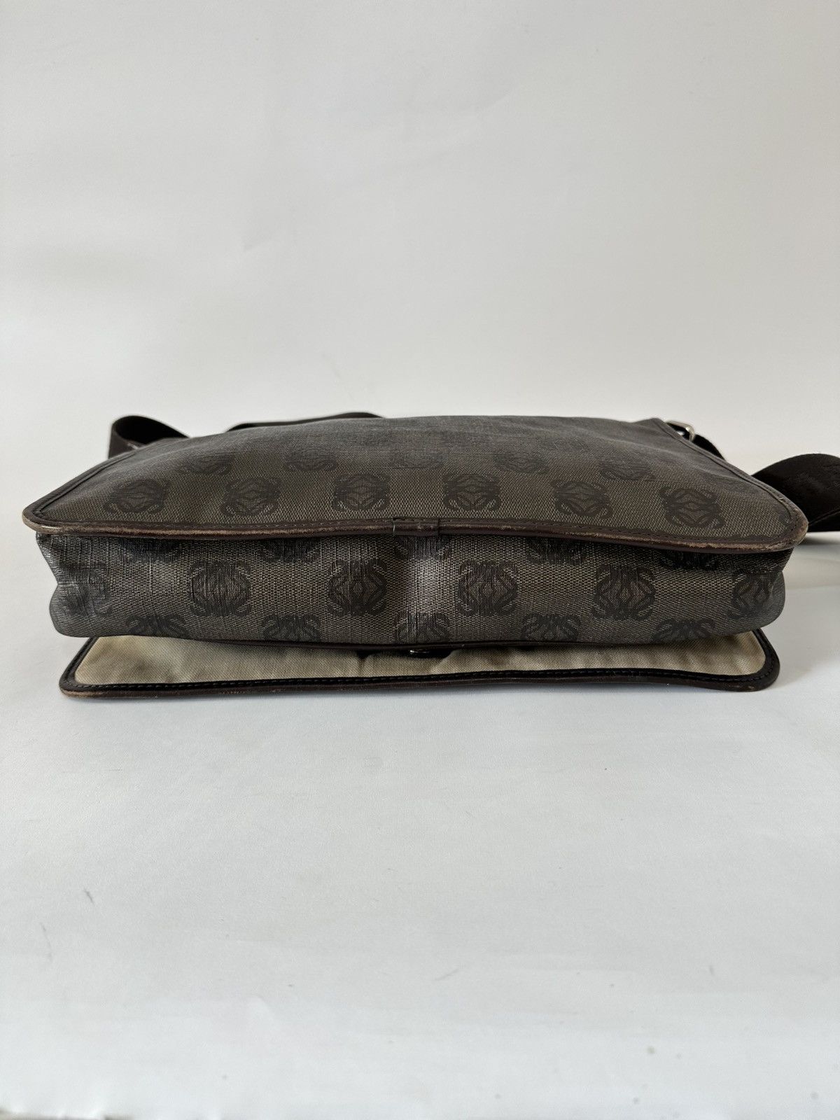 Loewe Loewe Pre-Owned Anagram Coated Canvas Flap crossbody Size ONE SIZE - 4 Thumbnail