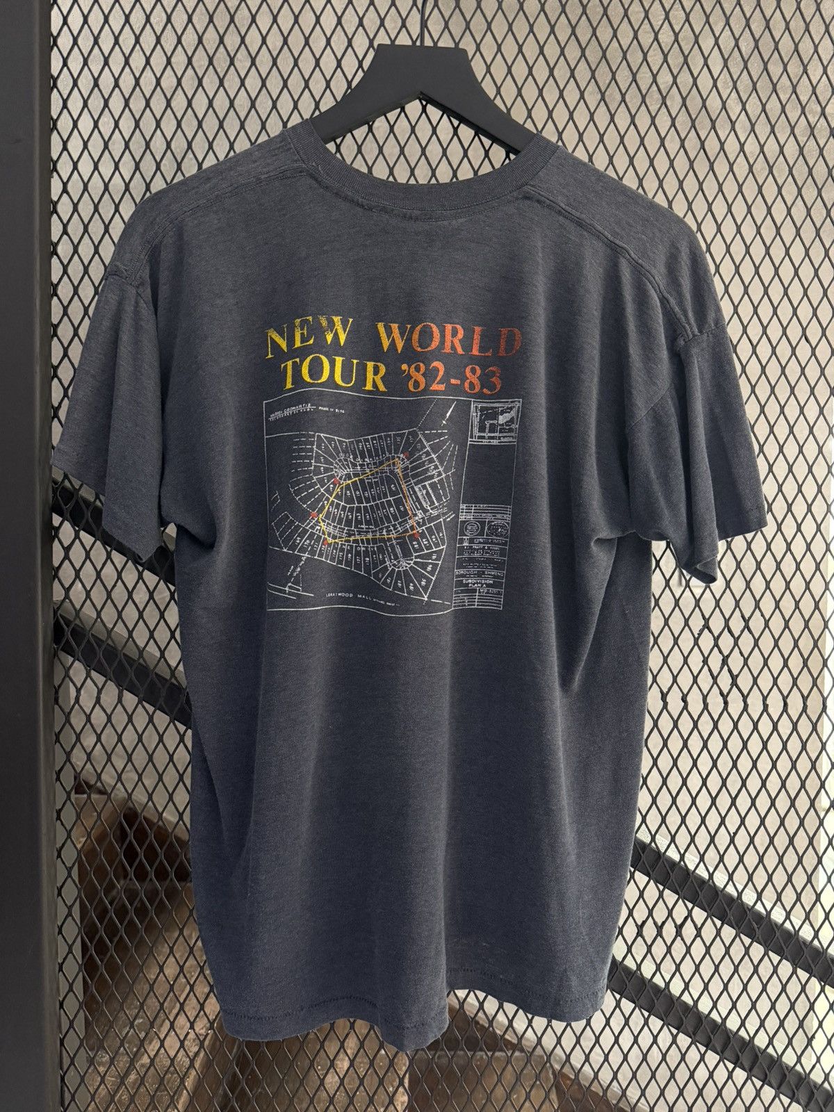 Band Tees Vintage 1982 Rush Signals Tour Size US L / EU 52-54 / 3 - 4 Thumbnail
