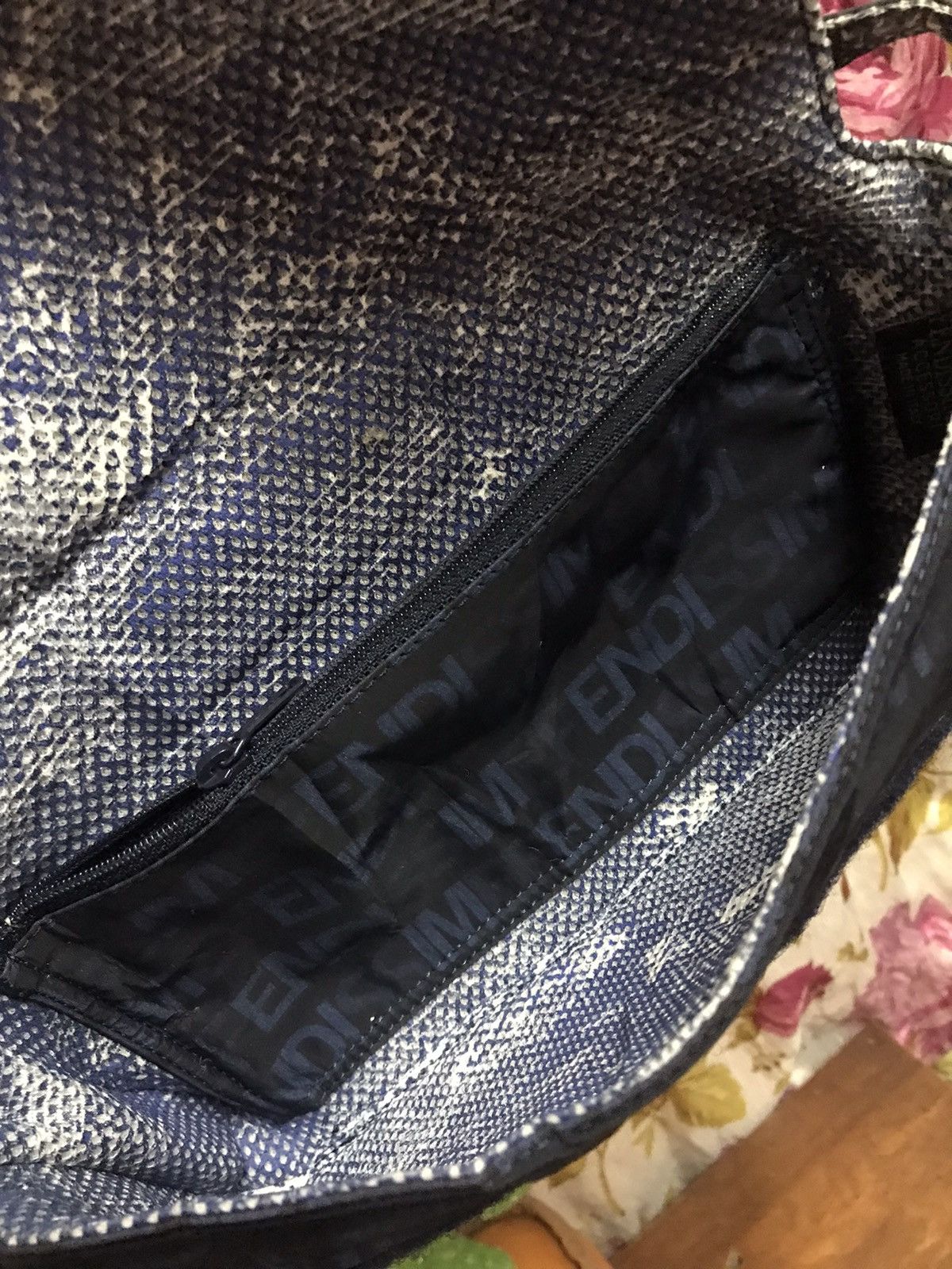 Fendi × Vintage Authentic Fendi Saddle Bag Size ONE SIZE - 5 Thumbnail