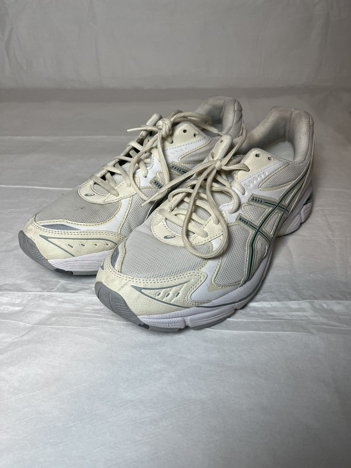 Asics Green & Beige Asics Size US 12 / EU 45 - 2 Thumbnail
