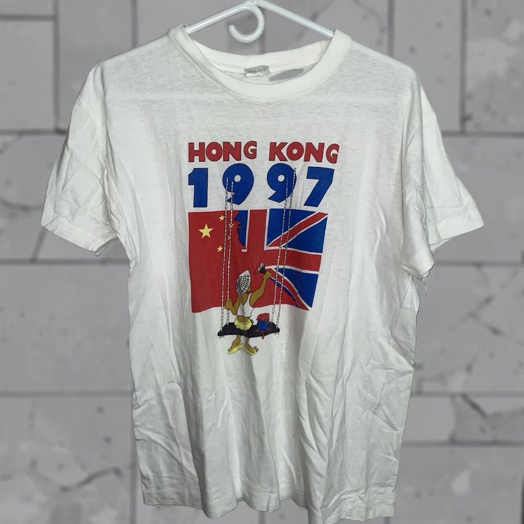 Vintage VINTAGE Hong Kong 1997 100% Cotton White Graphic Tee Mens Size M Single Stitch Shirt White Mens Graphic Tee 1997 Hong Kong Vintage Size US M / EU 48-50 / 2 - 1 Thumbnail