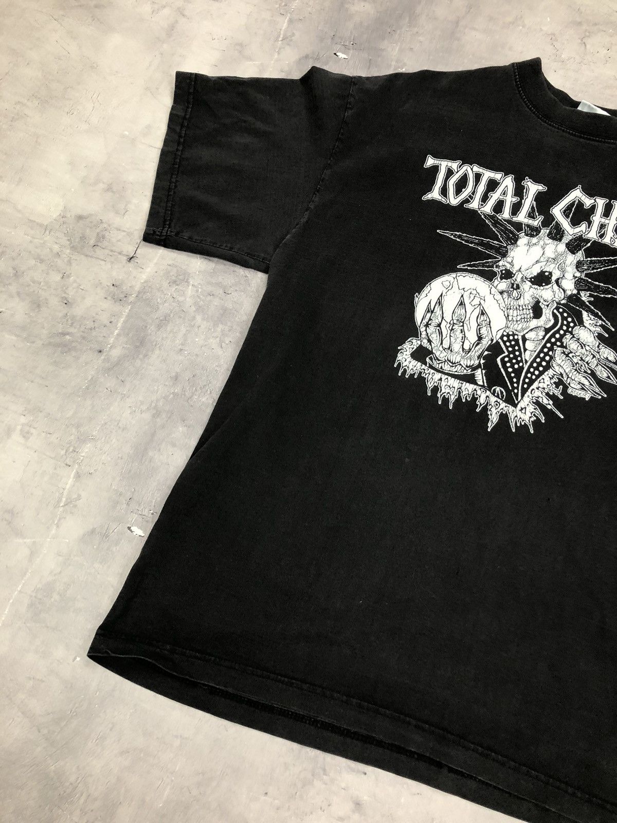 Band Tees × Vintage Vintage Total Chaos Punk Invasion 2002 T Shirt Size US XL / EU 56 / 4 - 4 Thumbnail