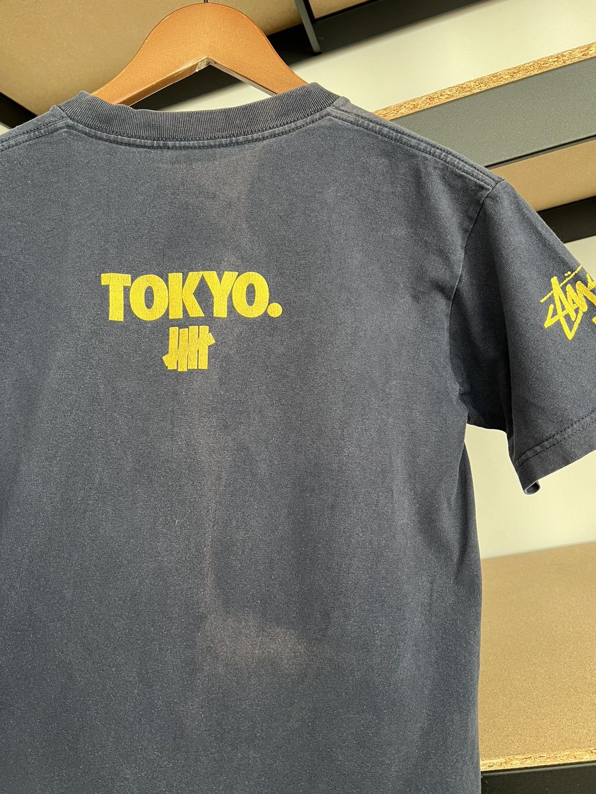 Stussy Vintage 2000s Stussy Undefeated Play Dirty Tokyo T-shirt Size US S / EU 44-46 / 1 - 20 Thumbnail