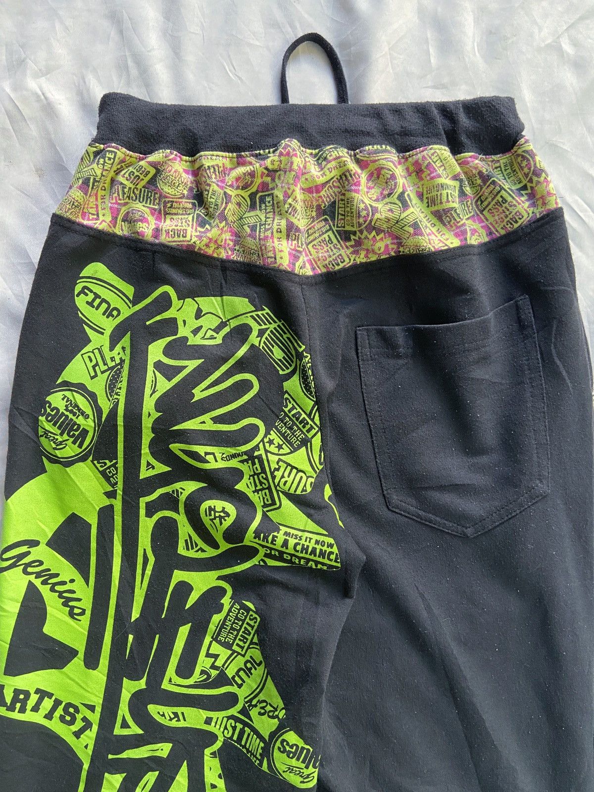 20471120 EXPECT MORE THAN OTHERS THINK POSSIBLE STENCIL 3/4 PANTS Size US 28 / EU 44 - 10 Thumbnail