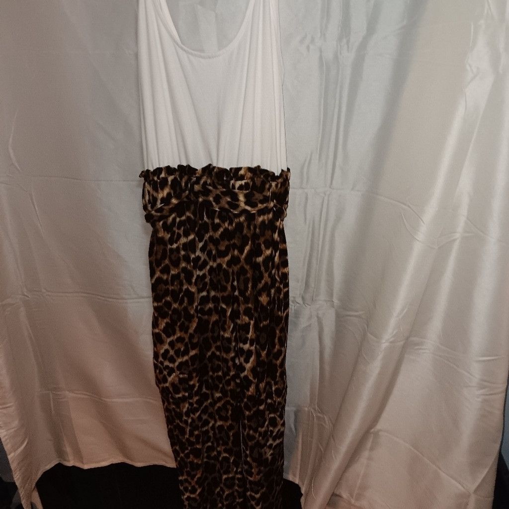 Other No Boundaries, leopard jumpsuit, Ladies Small, NWT Size 27" / US 4 / IT 40 - 8 Thumbnail