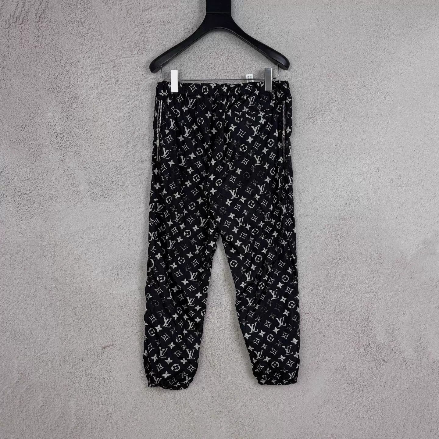 Louis Vuitton Louis Vuitton Monogram Cutout Print Jogger Pants Size 28" / US 6 / IT 42 - 2 Thumbnail