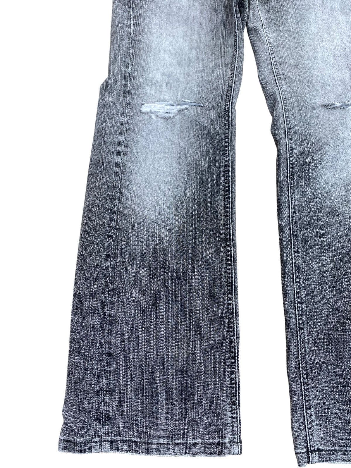 Japanese Brand Japanese Brand Faded Wash Ripped Style Flare Jeans Size US 32 / EU 48 - 5 Thumbnail