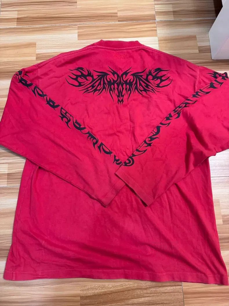 Vetements VETEMENTS Red Sanskrit Long Sleeve Shirt Size US S / EU 44-46 / 1 - 2 Thumbnail