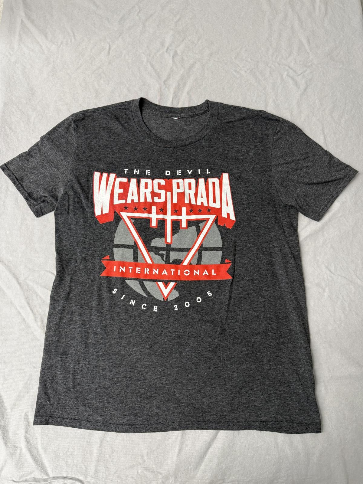 Designer The Devil Wears Prada Band T-shitr TDWP International 2005 Size US L / EU 52-54 / 3 - 1 Thumbnail