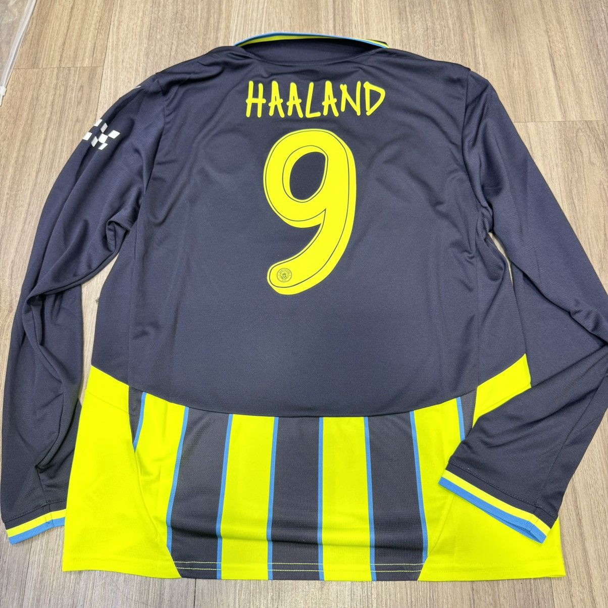 Puma Manchester City 24/25 away Longsleeves shirt #9 Haaland Size US L / EU 52-54 / 3 - 2 Thumbnail