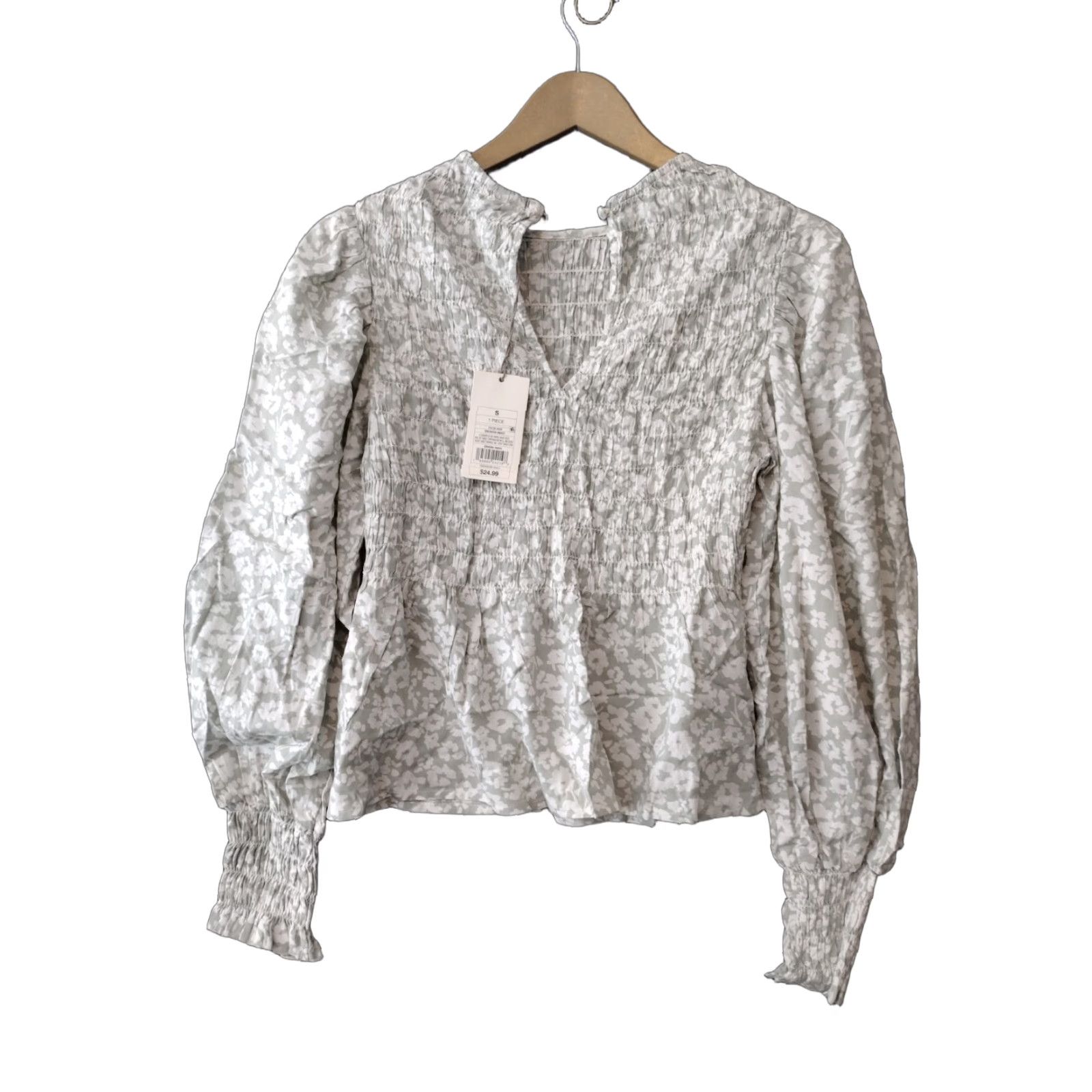 Vintage A New Day Blouse Shirt Floral Light Green & White 100% Viscose Smocked Long Sleeves Tunic Round Neck Size S Womens Size S / US 4 / IT 40 - 1 Thumbnail
