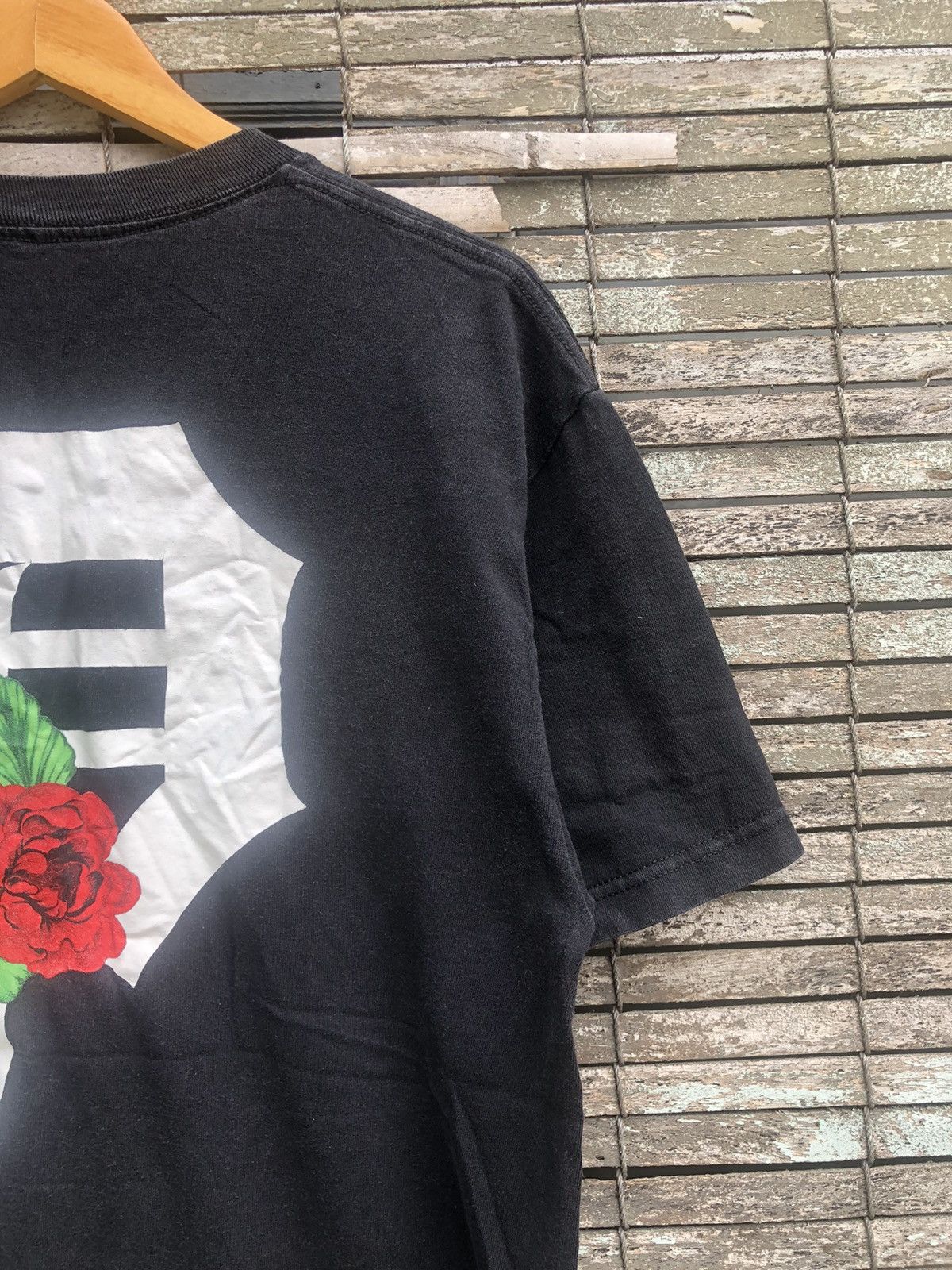 Japanese Brand Japanese Brand Primitive Skateboarding Dirty P Roses Tee Size US L / EU 52-54 / 3 - 6 Thumbnail