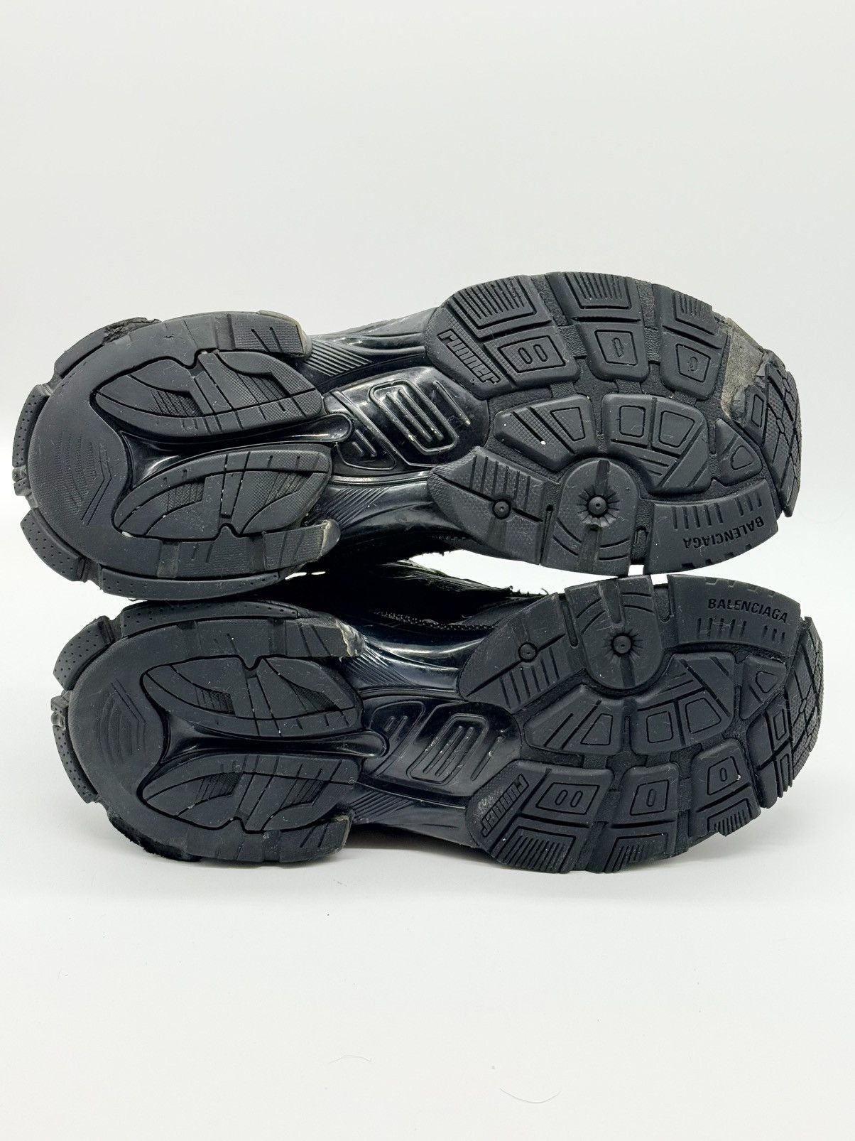 Balenciaga Size 9 - Balenciaga Runner Sneaker Black Size US 9 / EU 42 - 6 Thumbnail