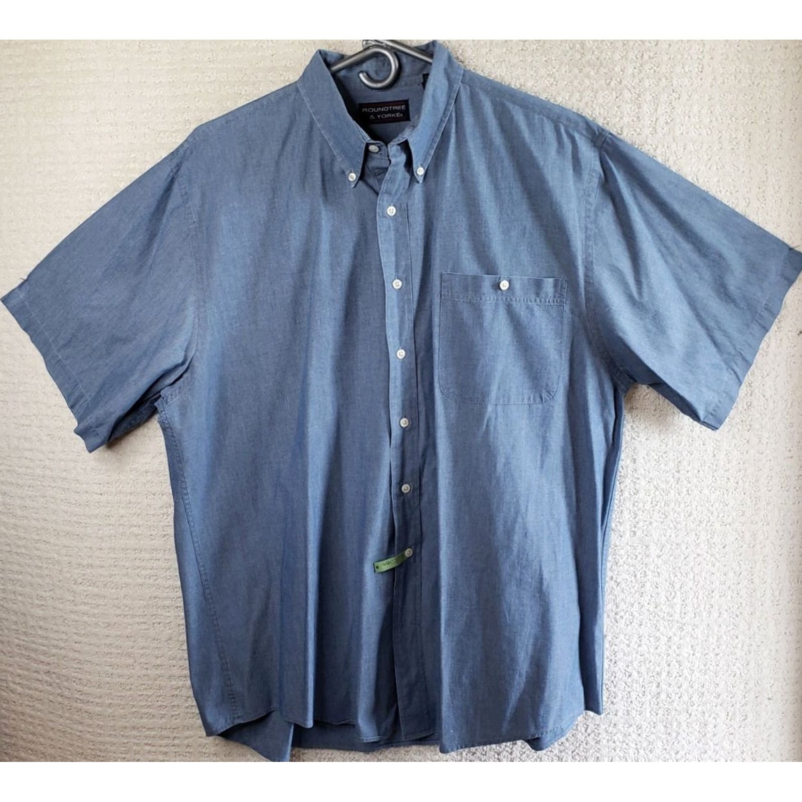 Roundtree & Yorke VINTAGE Roundtree Yorke Mens Denim Shirt XL Light Blue Short Sleeve Button-Up Regular Fit Classic 90s Mens Size US XL / EU 56 / 4 - 2 Thumbnail