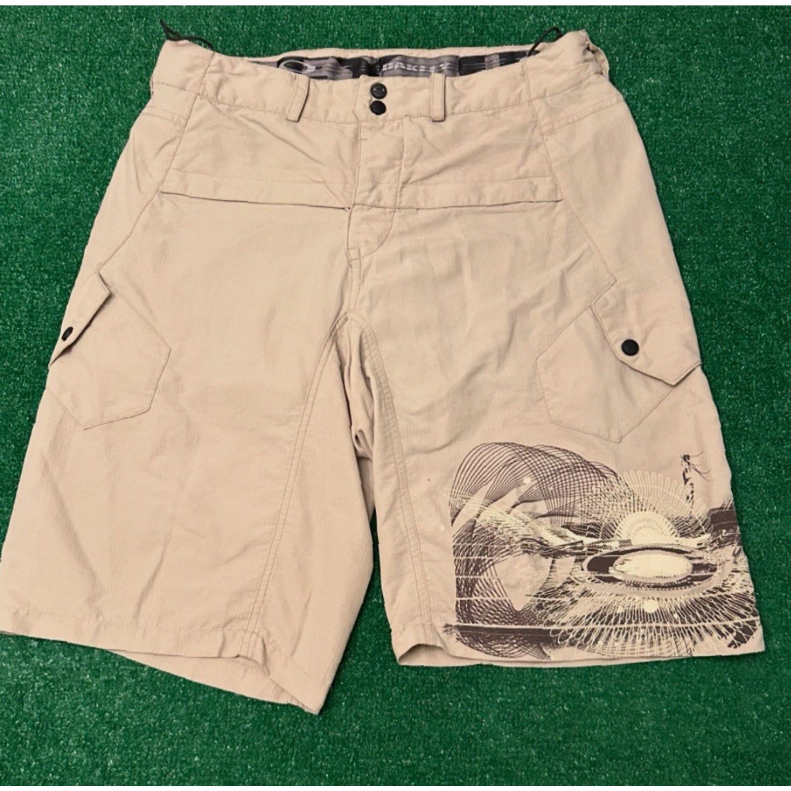 Oakley VINTAGE Oakley Cargo Shorts Mens Large Y2K BMX Skater 90s Grunge Padded Quick Dry Pocket Beige Nylon Polyester Clothing Size US 33 - 5 Thumbnail