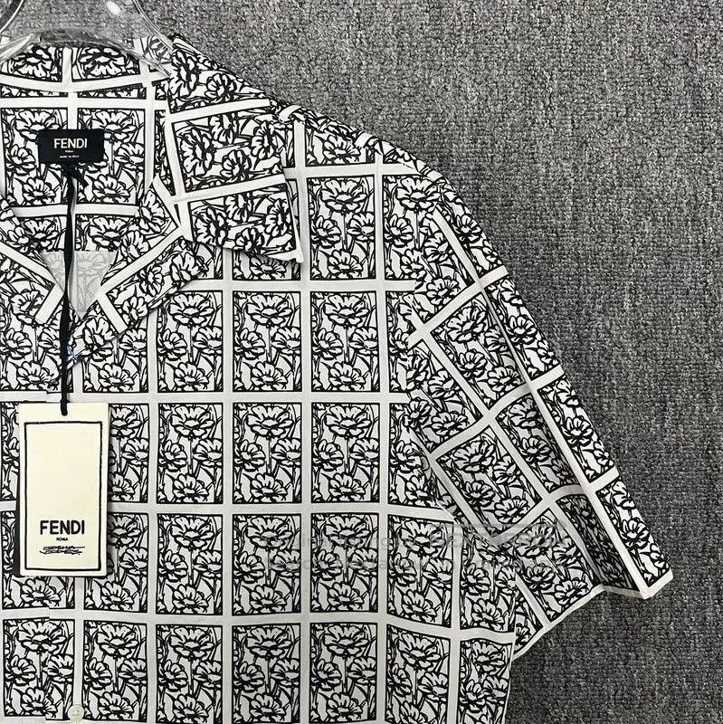 Fendi Fendi Graphic Print Short Sleeve Shirt . Size US L / EU 52-54 / 3 - 4 Thumbnail