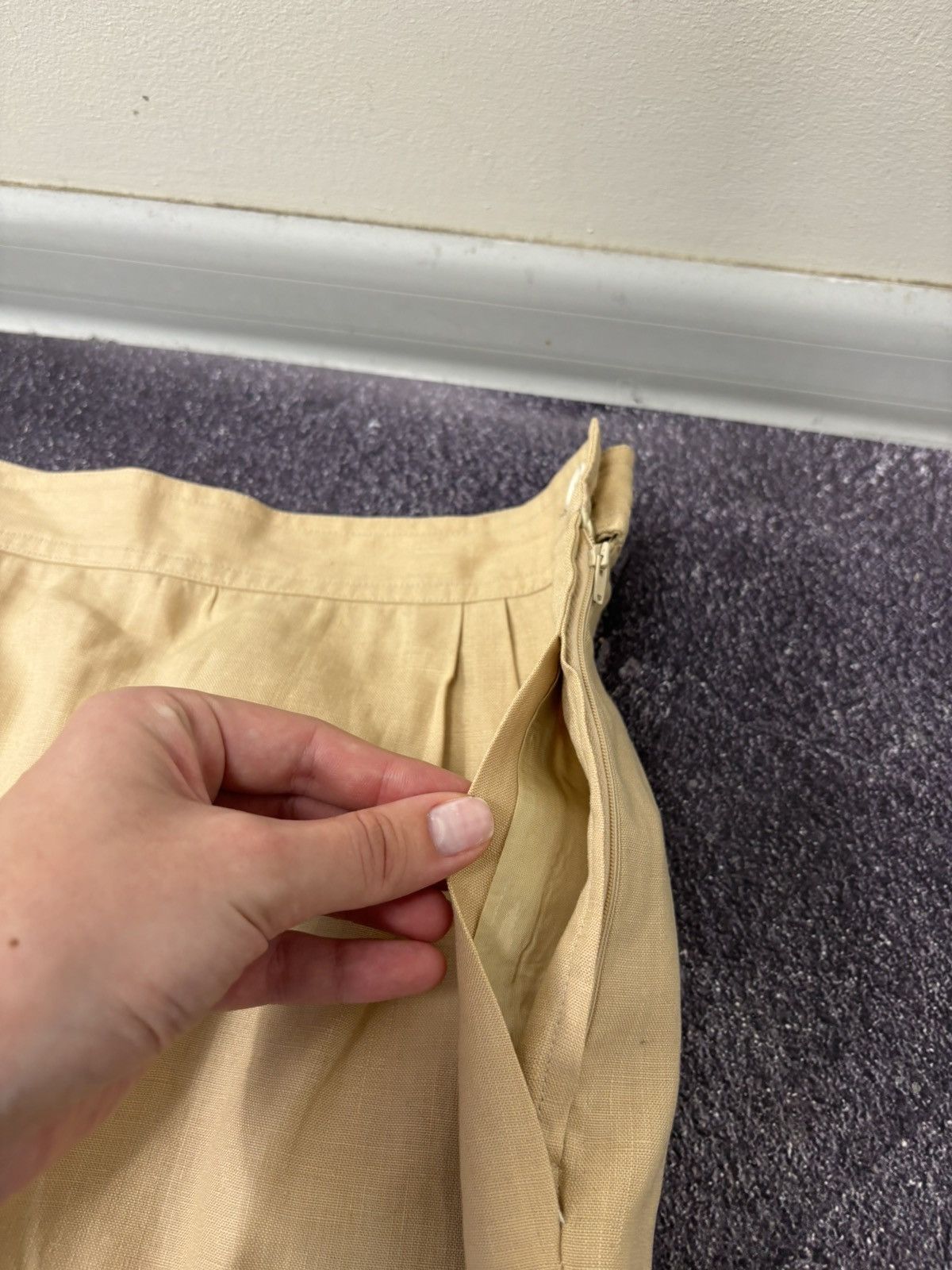Valentino Vintage Valentino Beige/Yellow Italian Luxury Linen Skirt Size 32" / US 10 / IT 46 - 11 Thumbnail