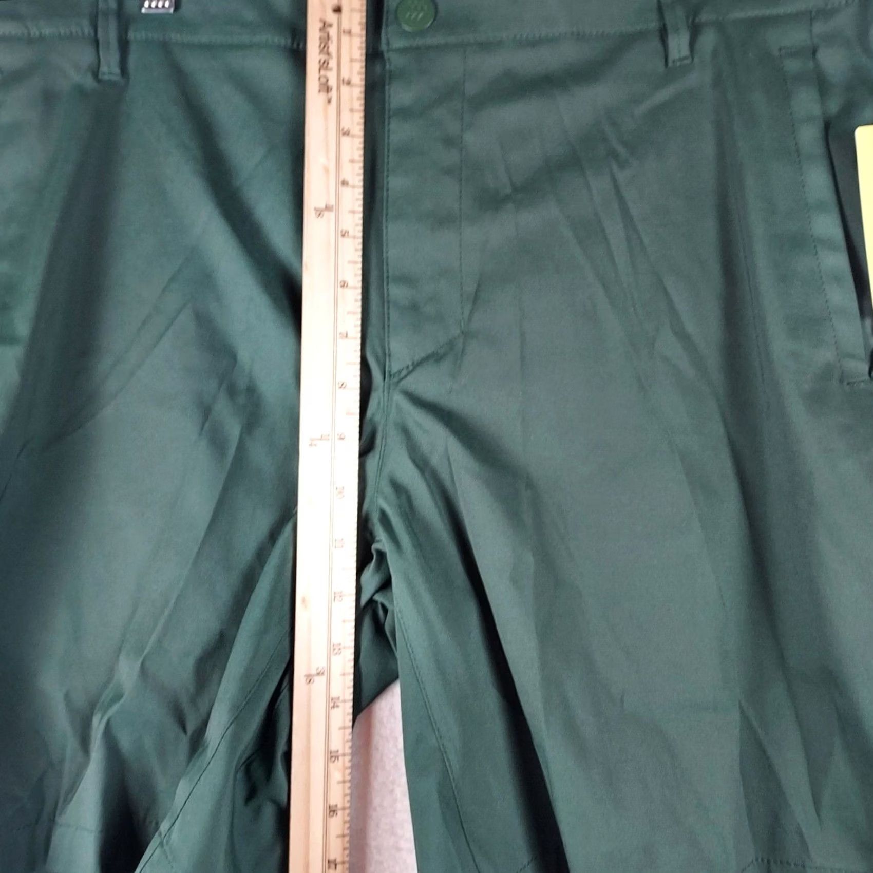 Vintage All In Motion Mens Cargo Golf Shorts Size 40 Green 8" Inseam Zipper Pocket Quick Dry Moisture Wicking UPF 50 Belted Casual Golf Summer Mens Size US 40 / EU 56 - 5 Thumbnail