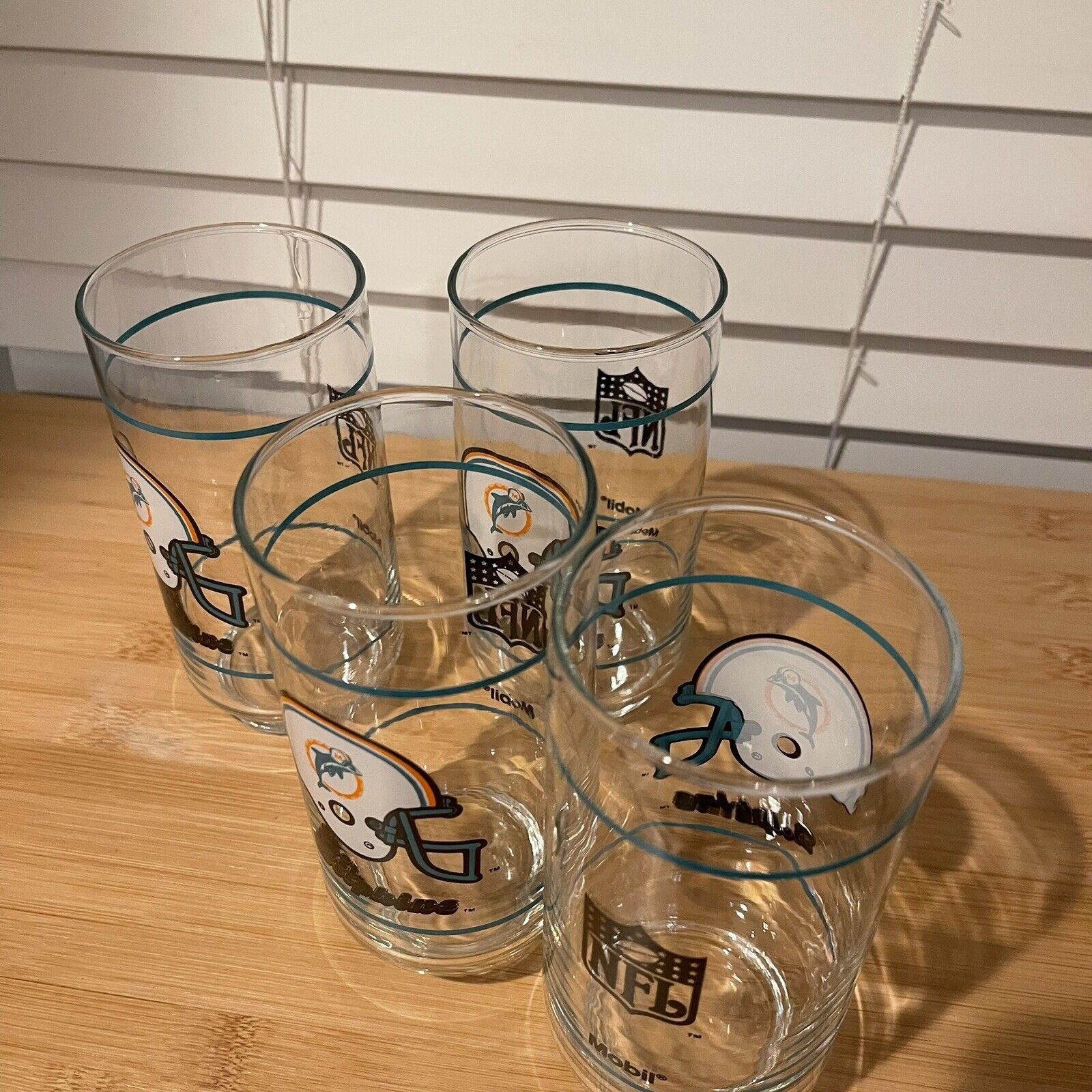 Vintage Set Of 4 Vtg 1980’s MIAMI DOLPHINS MOBIL GAS PROMO GLASS Size ONE SIZE - 5 Thumbnail