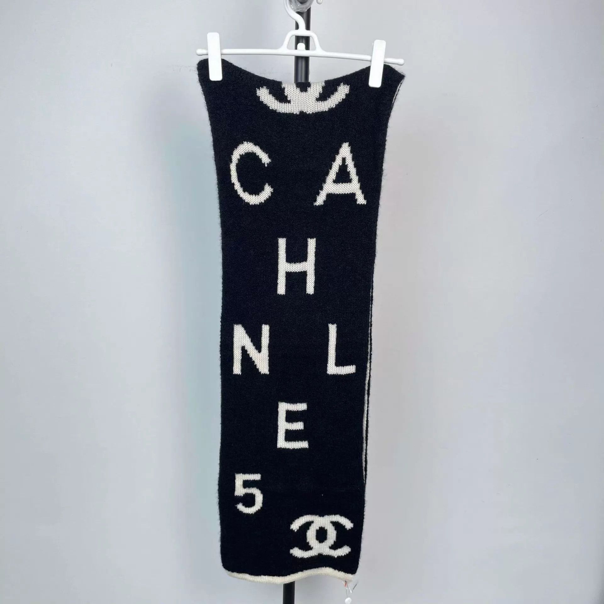 Chanel Chanel 2-sided Logo Scarf 97 New Size ONE SIZE - 1 Thumbnail