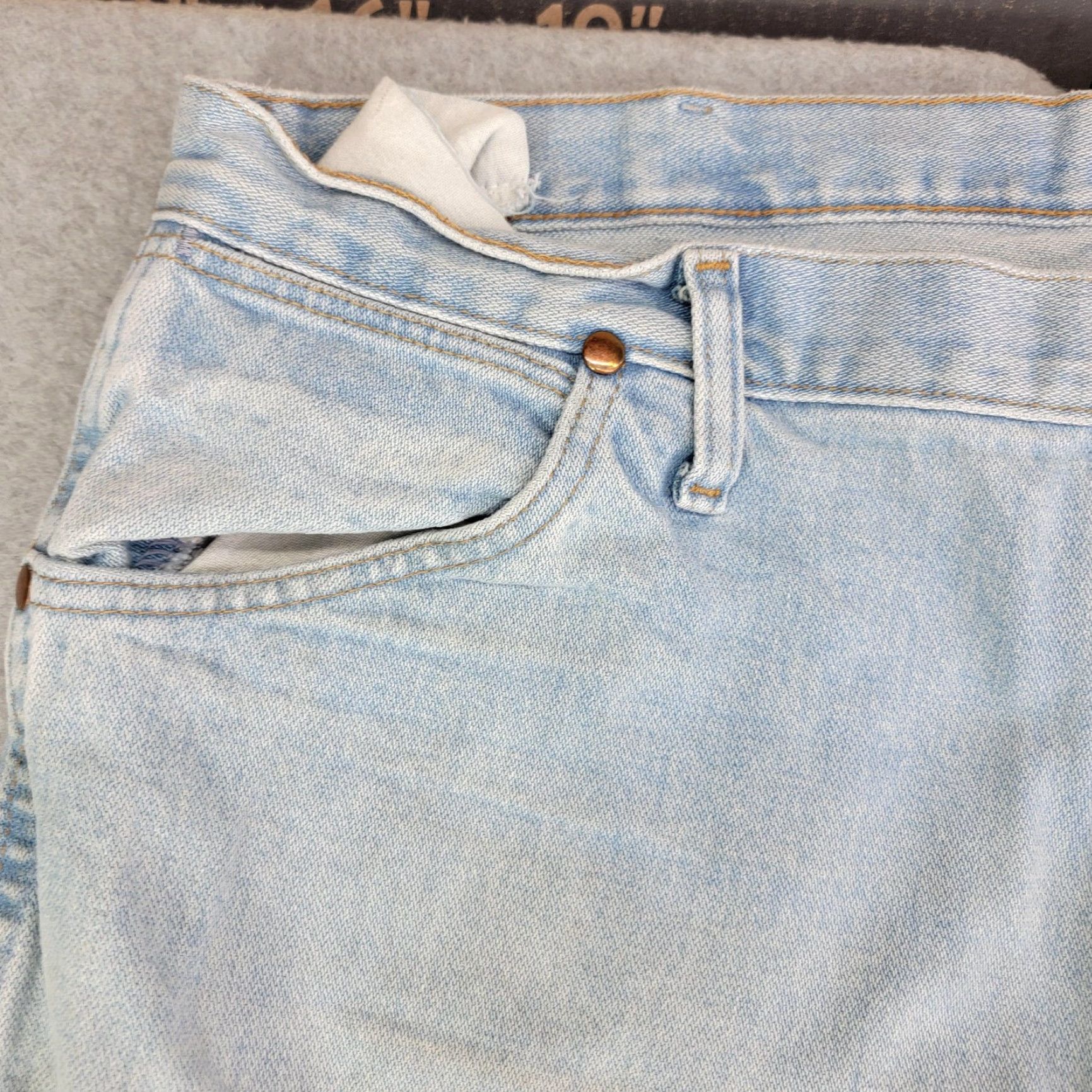 Wrangler Wrangler Jeans Men 40x32 Light Wash Blue Regular Fit Straight Leg Denim Pants Size US 40 / EU 56 - 4 Thumbnail
