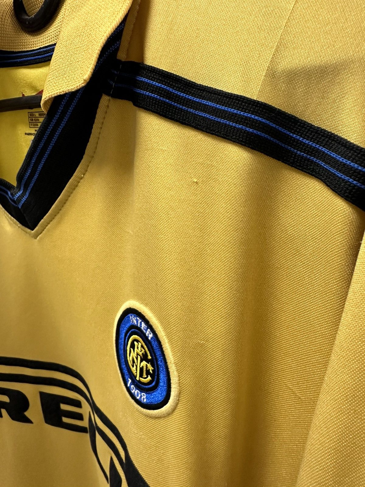 Vintage Vintage Inter Milan soccer jersey rare yellow size L away Size US L / EU 52-54 / 3 - 9 Thumbnail