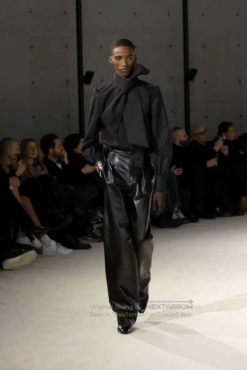 Saint Laurent Paris Saint Laurent Paris size 37 Wool Bow Shirt Size US M / EU 48-50 / 2 - 8 Thumbnail