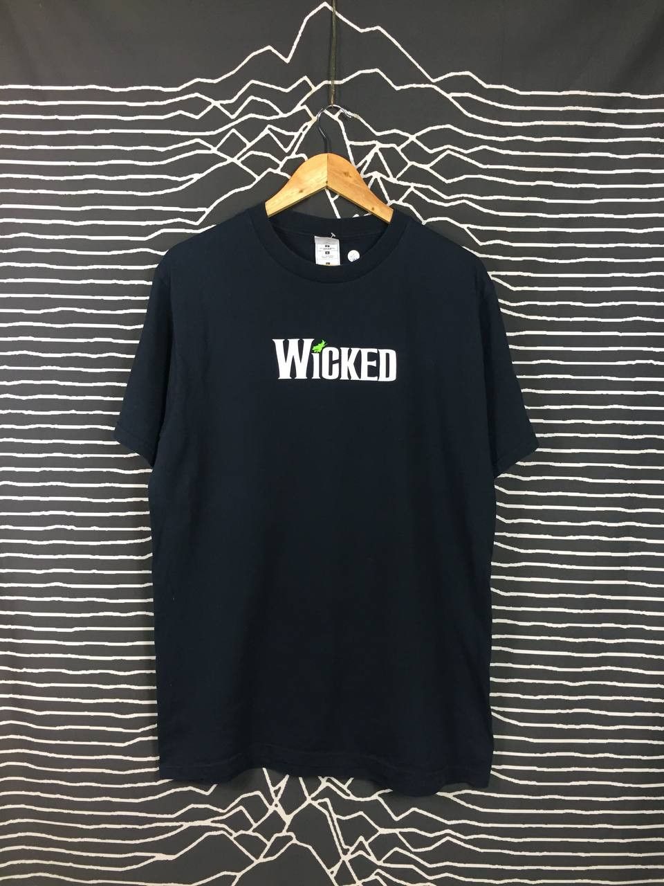 Fruit Of The Loom × Vintage Vtg Wicked Musical Broadway Defy Gravity Tee Size US L / EU 52-54 / 3 - 1 Thumbnail