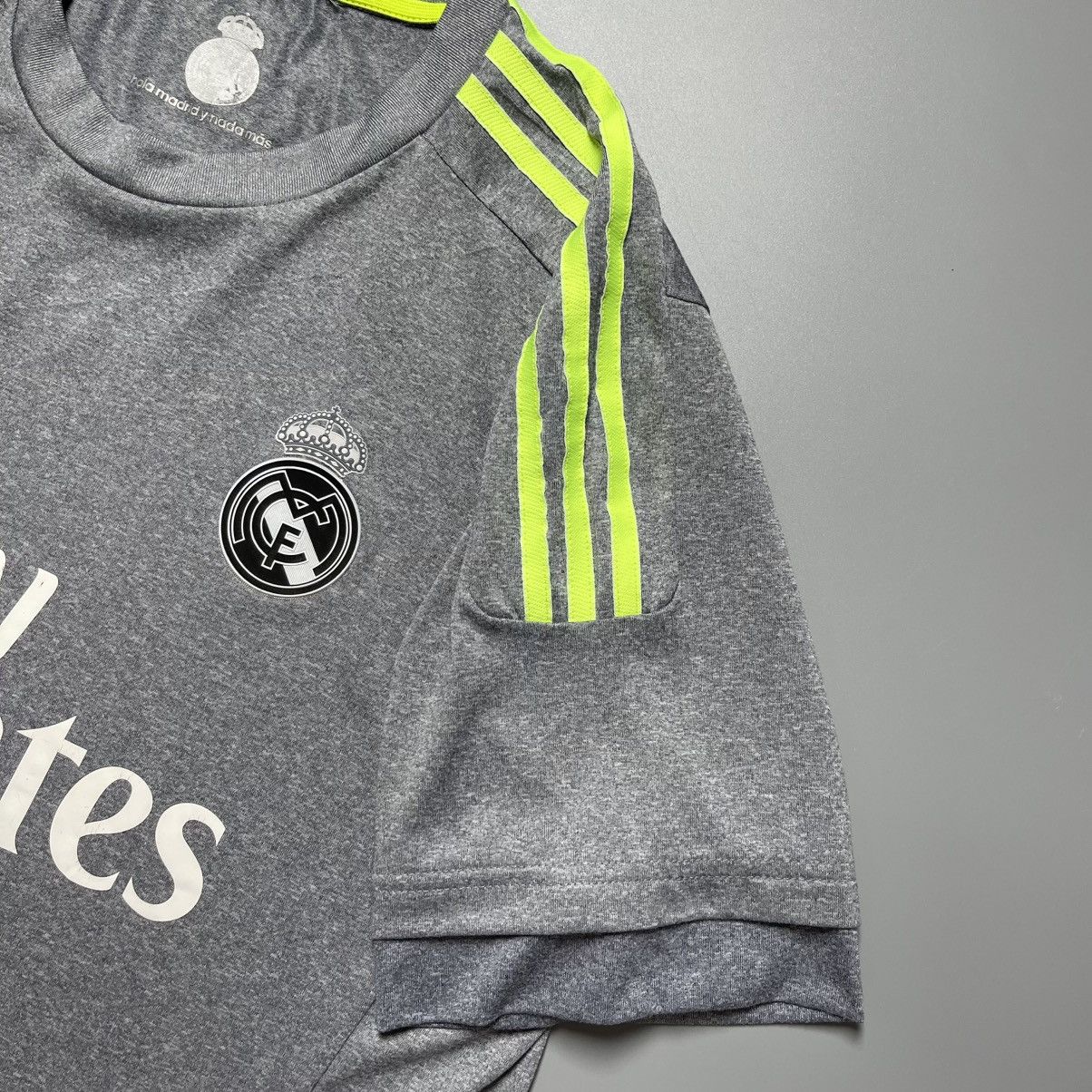 Adidas REAL MADRID ADIDAS 2015/2016 FOOTBALL AWAY JERSEY #7 RONALDO Size US L / EU 52-54 / 3 - 10 Thumbnail