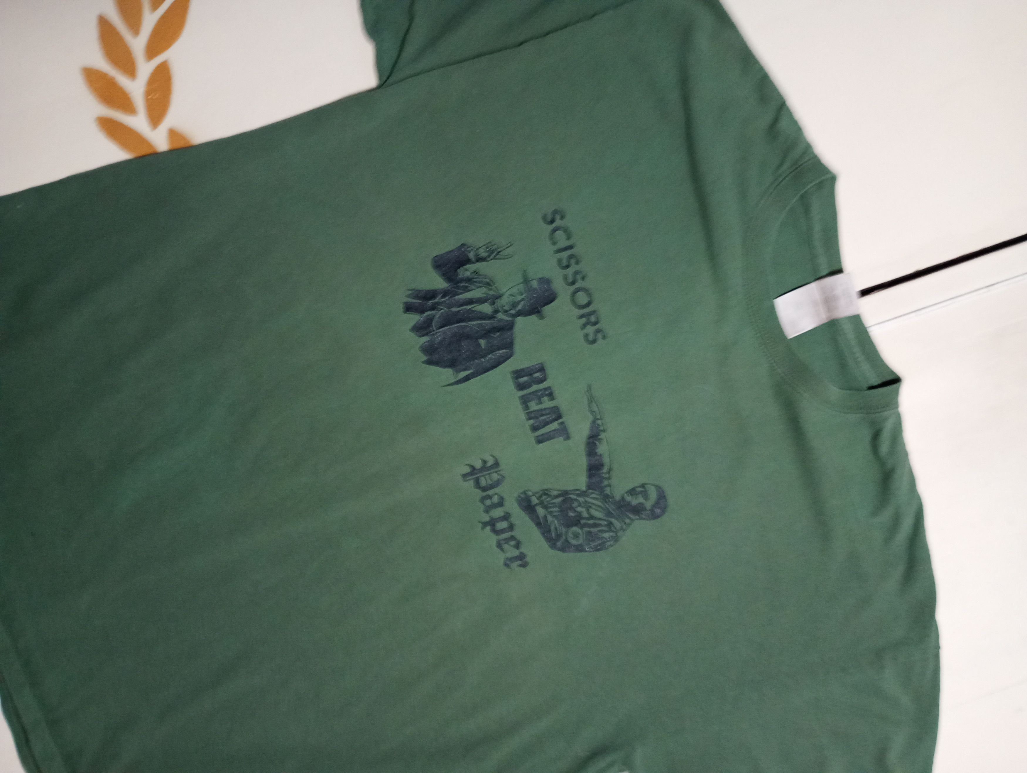 Gildan Scissors Beat Paper Gildan T-Shirt Vintage Size US XL / EU 56 / 4 - 5 Thumbnail