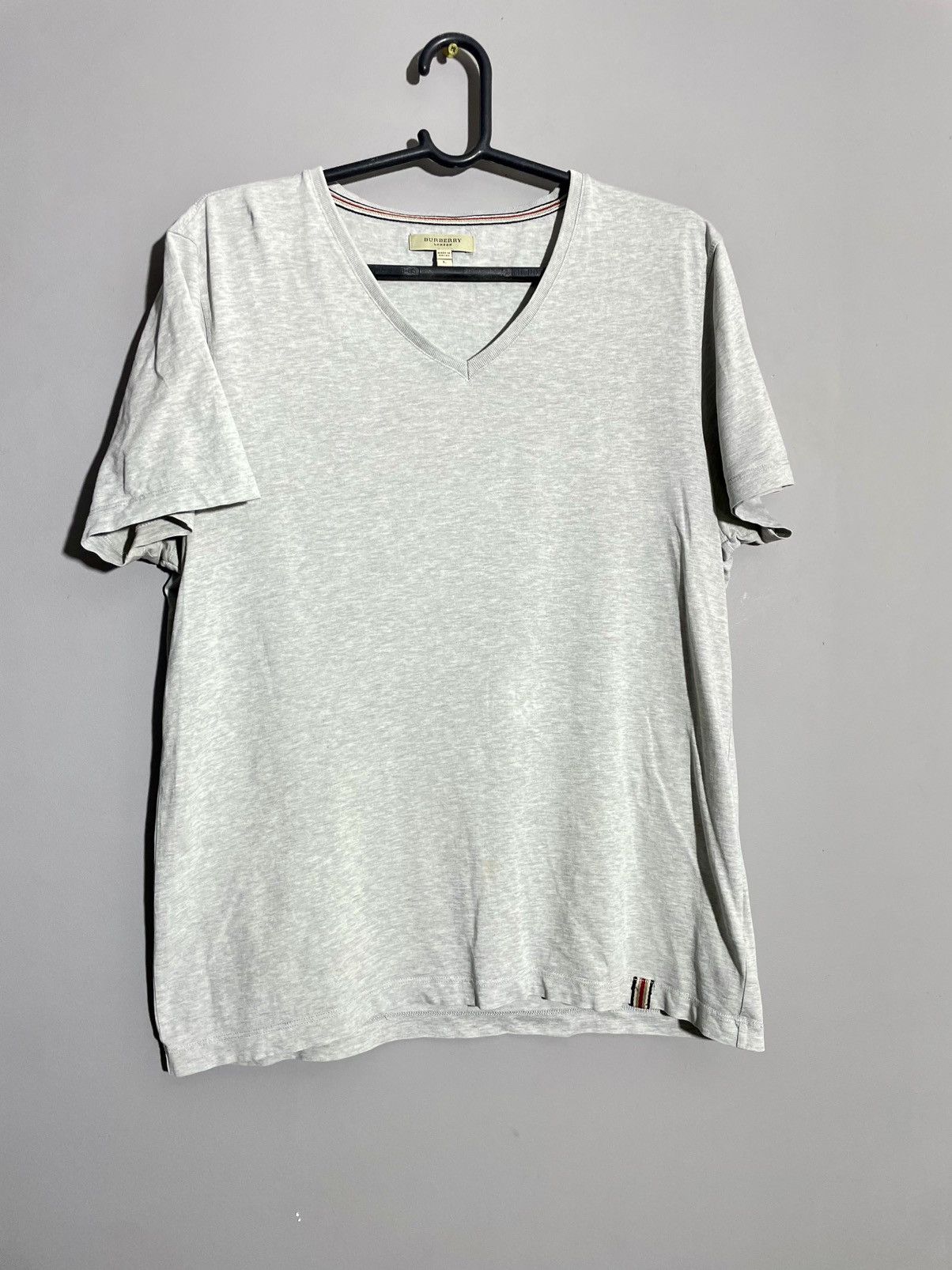 Burberry Burberry London V-neck tshirt size L Size US L / EU 52-54 / 3 - 1 Thumbnail