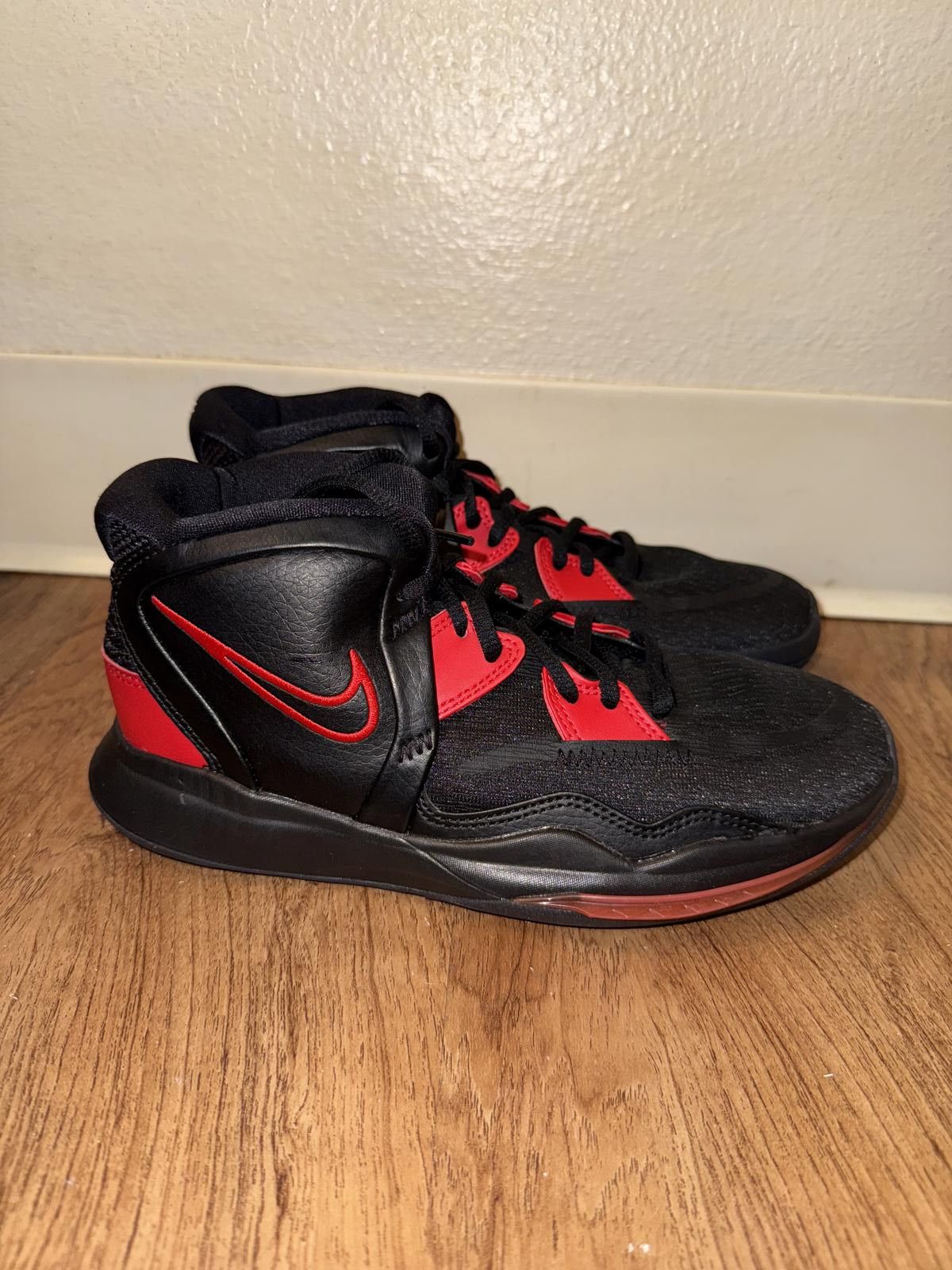 Nike Nike Kyrie Infinity Bred (Gs) Size US 5 / EU 37 - 1 Thumbnail