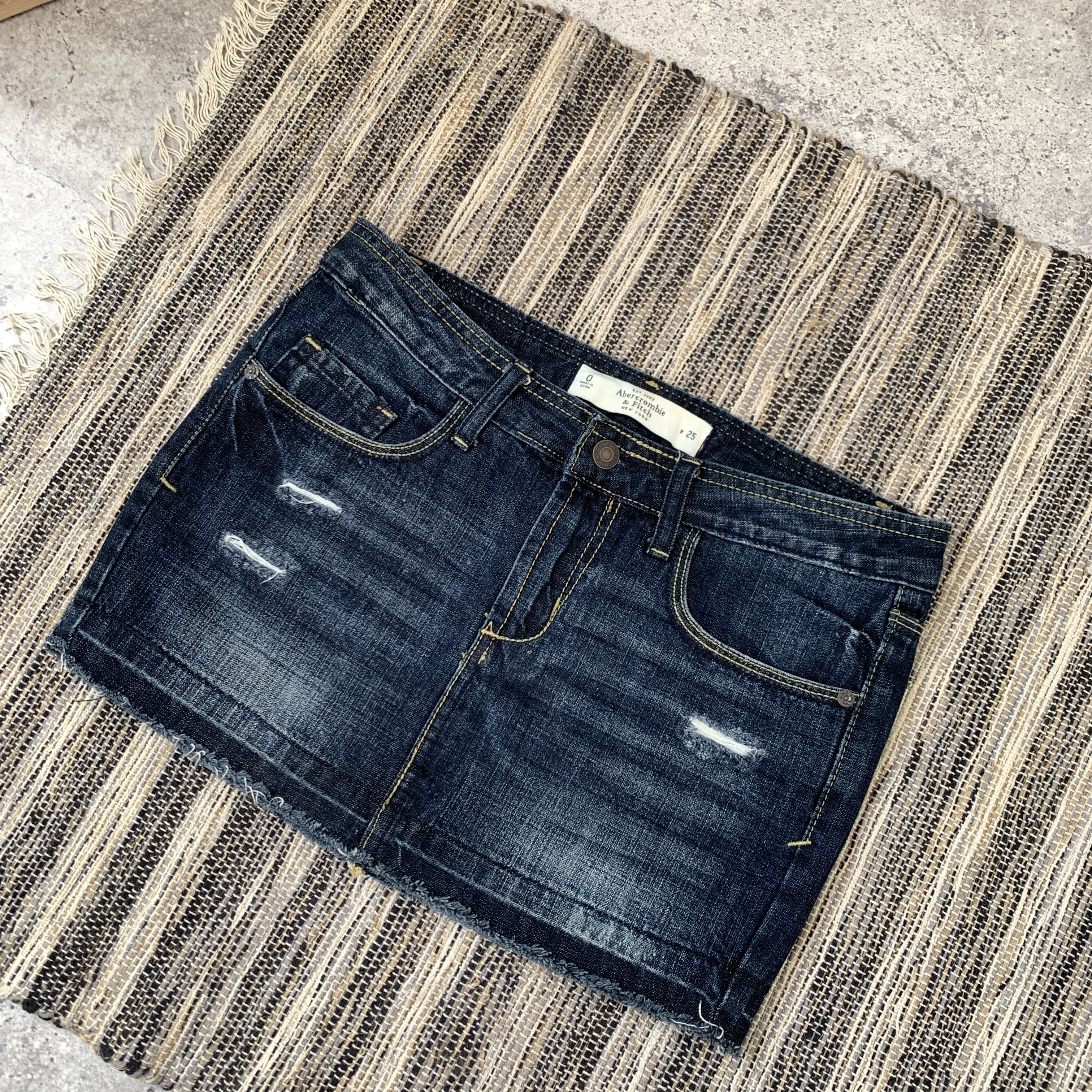 Abercrombie & Fitch Vintage Y2K Faded Women's Blue Denim Low Rise Mini Skirt Size 25" / US 0 / IT 36 - 5 Thumbnail